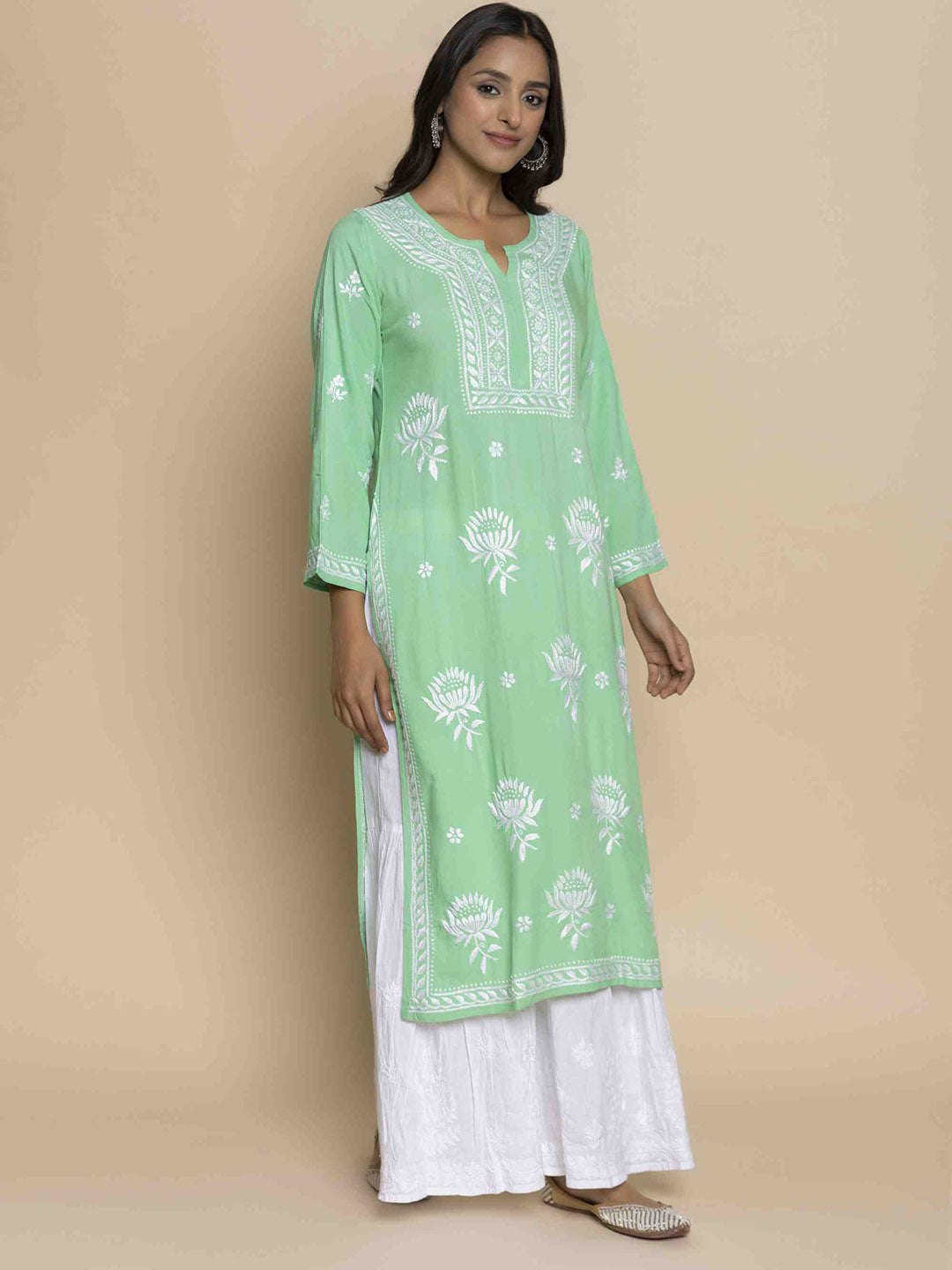 HOUSE OF KARI Floral Embroidered Chikankari Straight Kurta | Swadesiicart