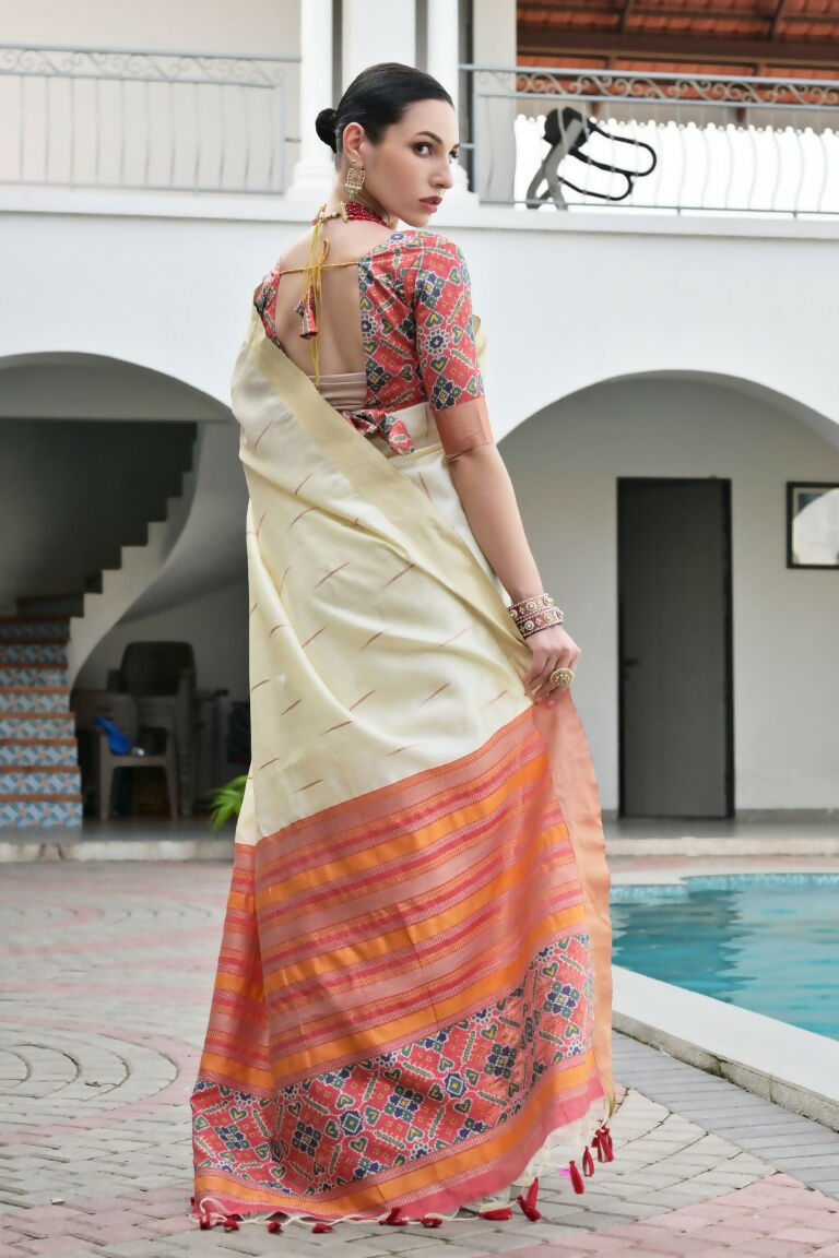Vishnu Weaves Women's Cream Raw Silk Patola Zari Woven Saree with Blouse - Swadesiicart