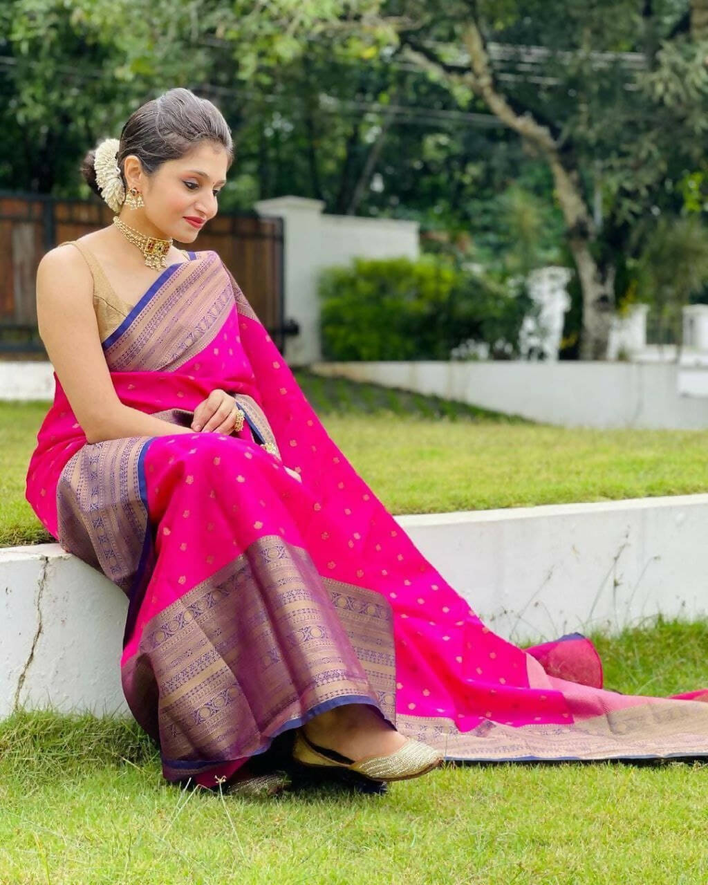 DEIANA'S Beautiful Designer Golden zari Soft Lichi Silk Saree - Pink - Swadesiicart