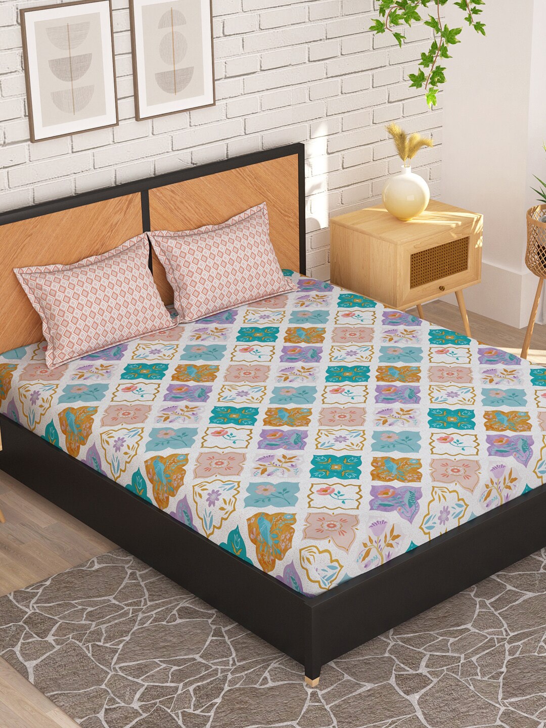 Story@home White & Peach-Coloured 180 TC Queen Bedsheet With 2 Pillow Covers - Swadesiicart