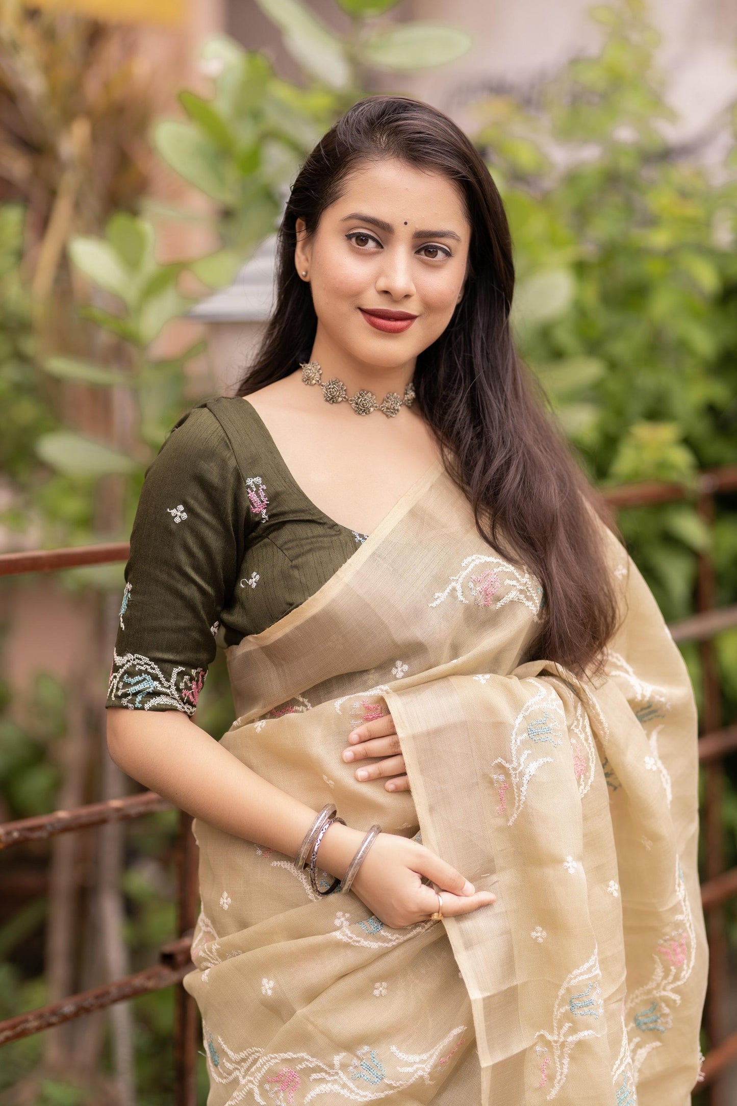 Olive Pure Linen Ethnic Motifs Saree with Unstitched Blouse - Hiral Fashion | Swadesiicart