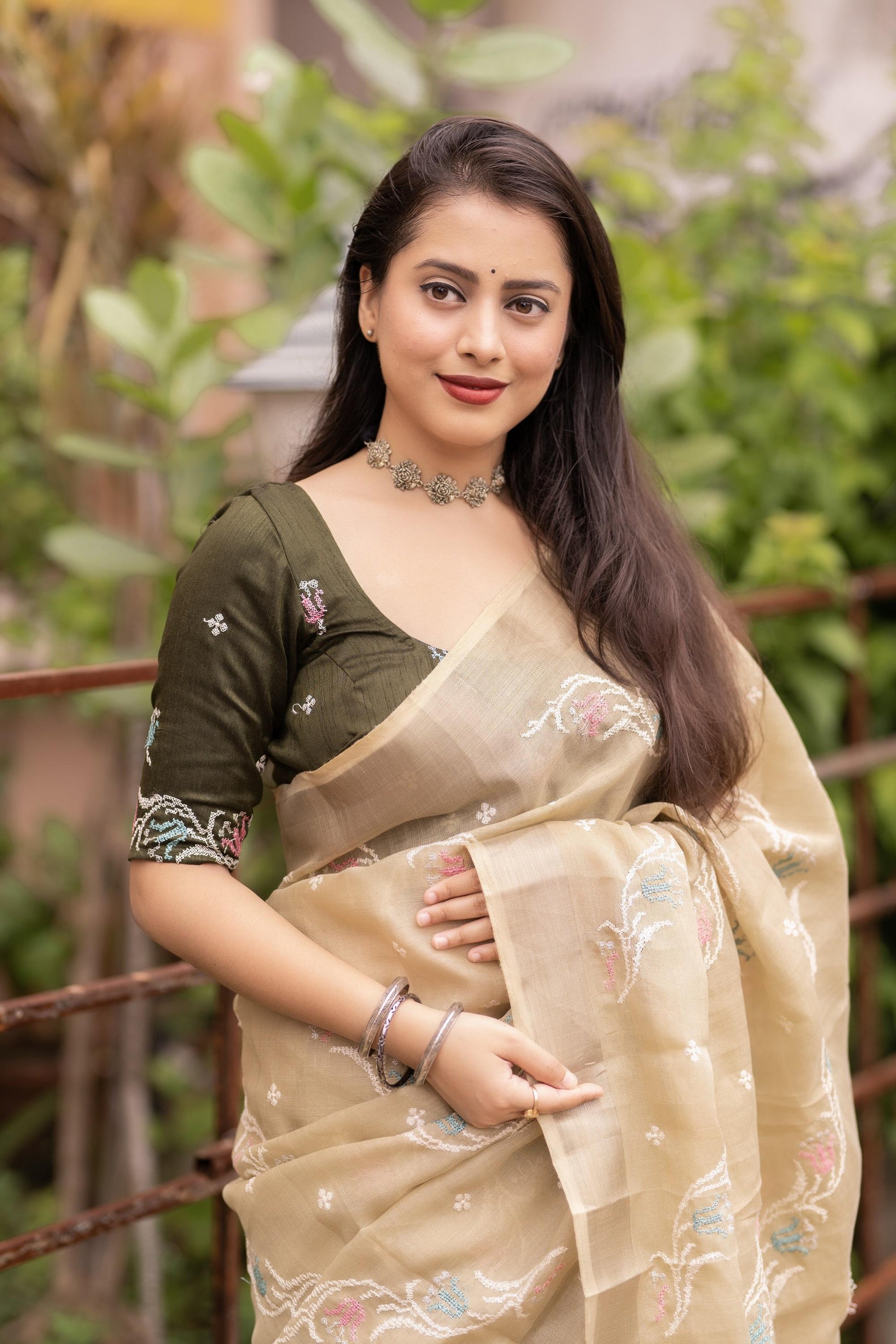 Olive Pure Linen Ethnic Motifs Saree with Unstitched Blouse - Hiral Fashion | Swadesiicart