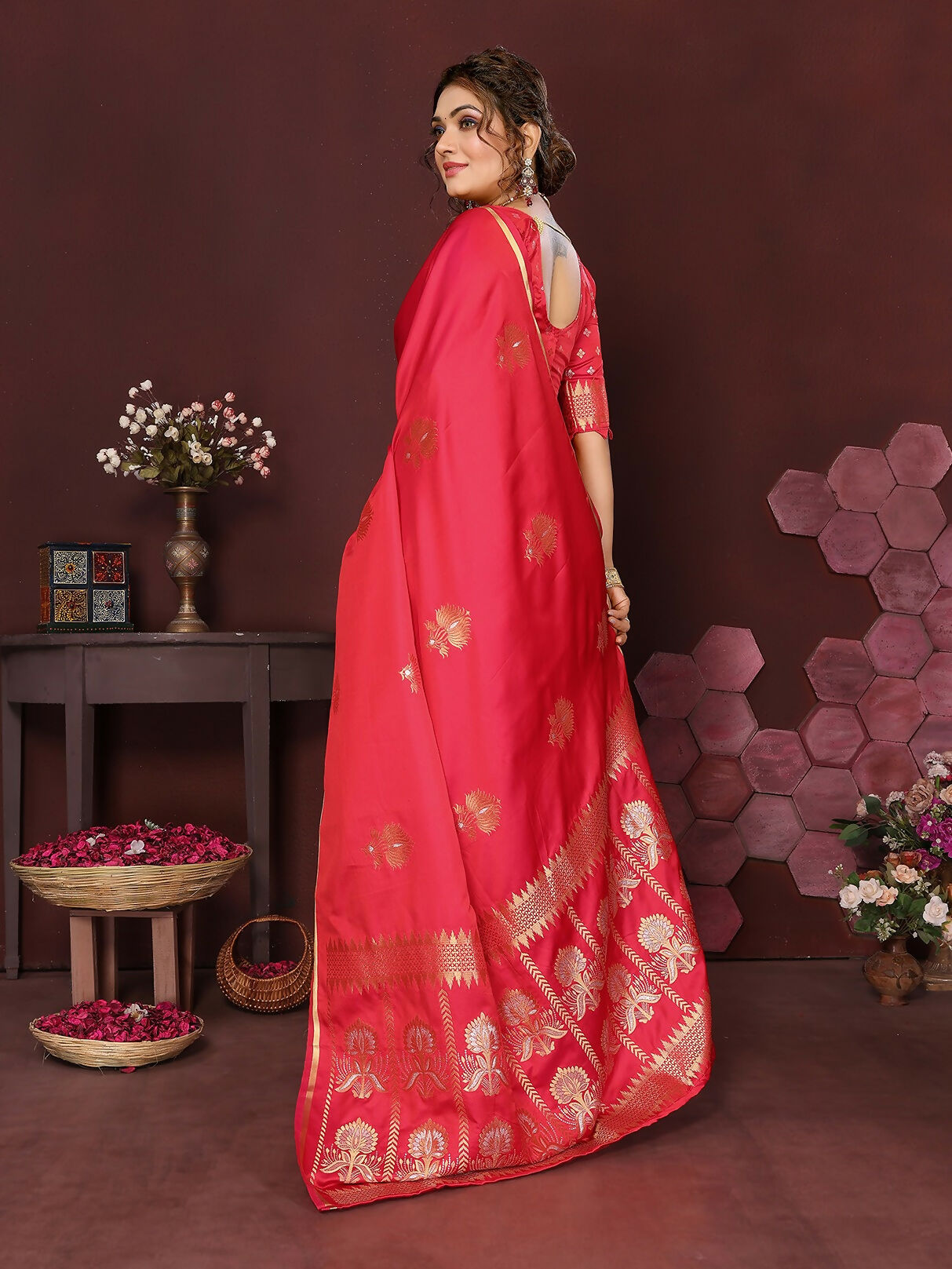 Joban Fashion Reddish-Pink Floral Motifs Banarasi Silk Sarees | Swadesiicart