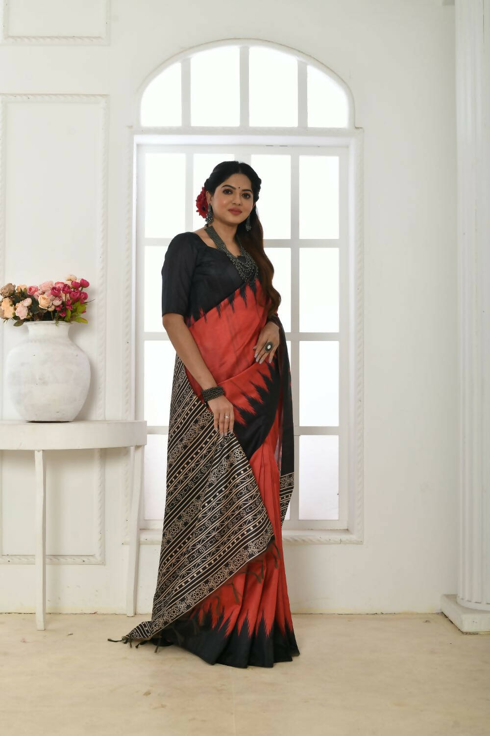Vishnu Weaves Women's Red Tussar Silk Temple Print Saree with Blouse - Swadesiicart