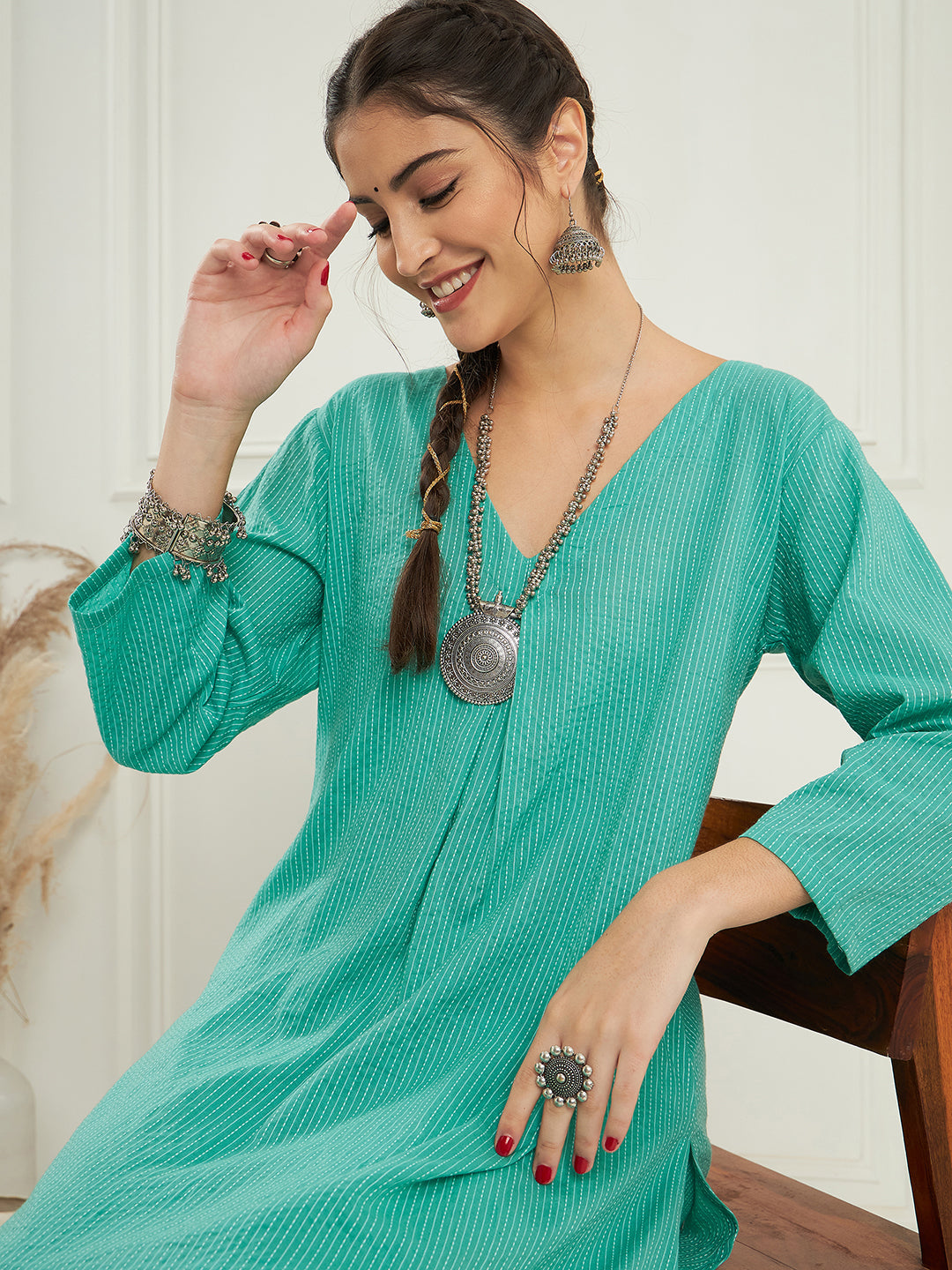 InWeave Women's Arctic Blue Kantha V Neck Kurta Pant Set - Swadesiicart