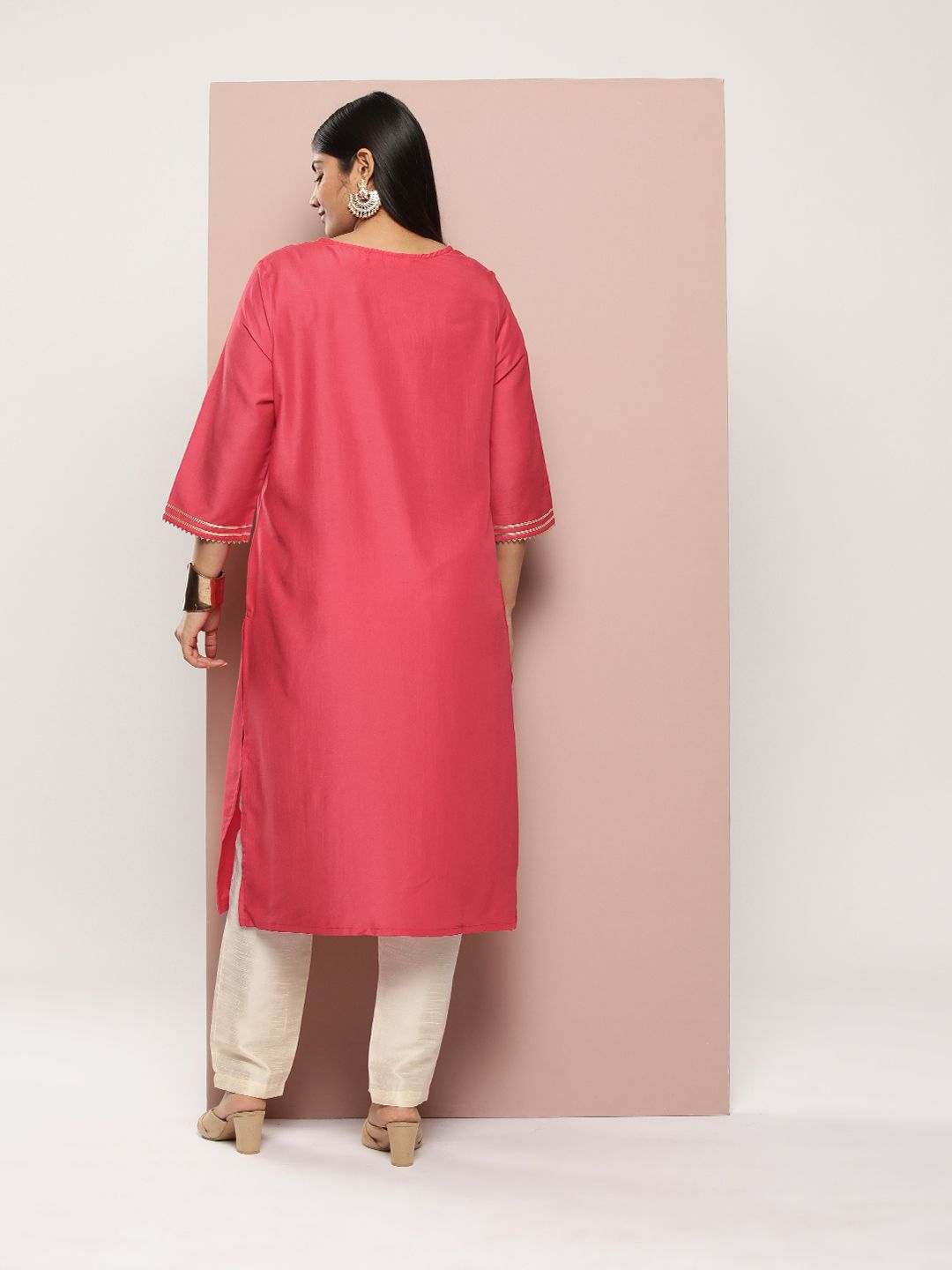 Sztori Plus Size Yoke Design Sequinned Kurta - Swadesiicart