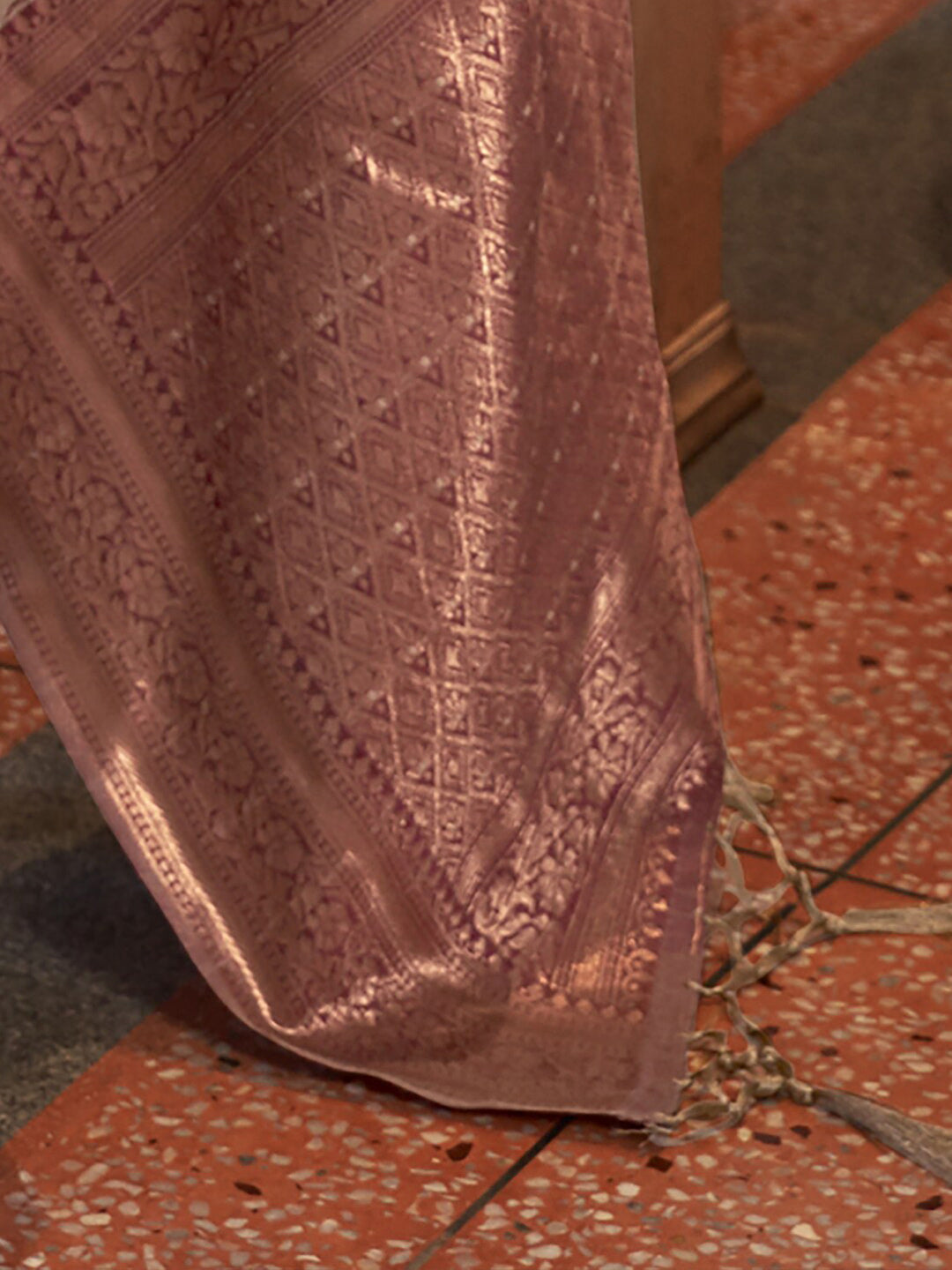 Mitera Off White & Gold-Toned Floral Zari Organza Banarasi Saree | Swadesiicart