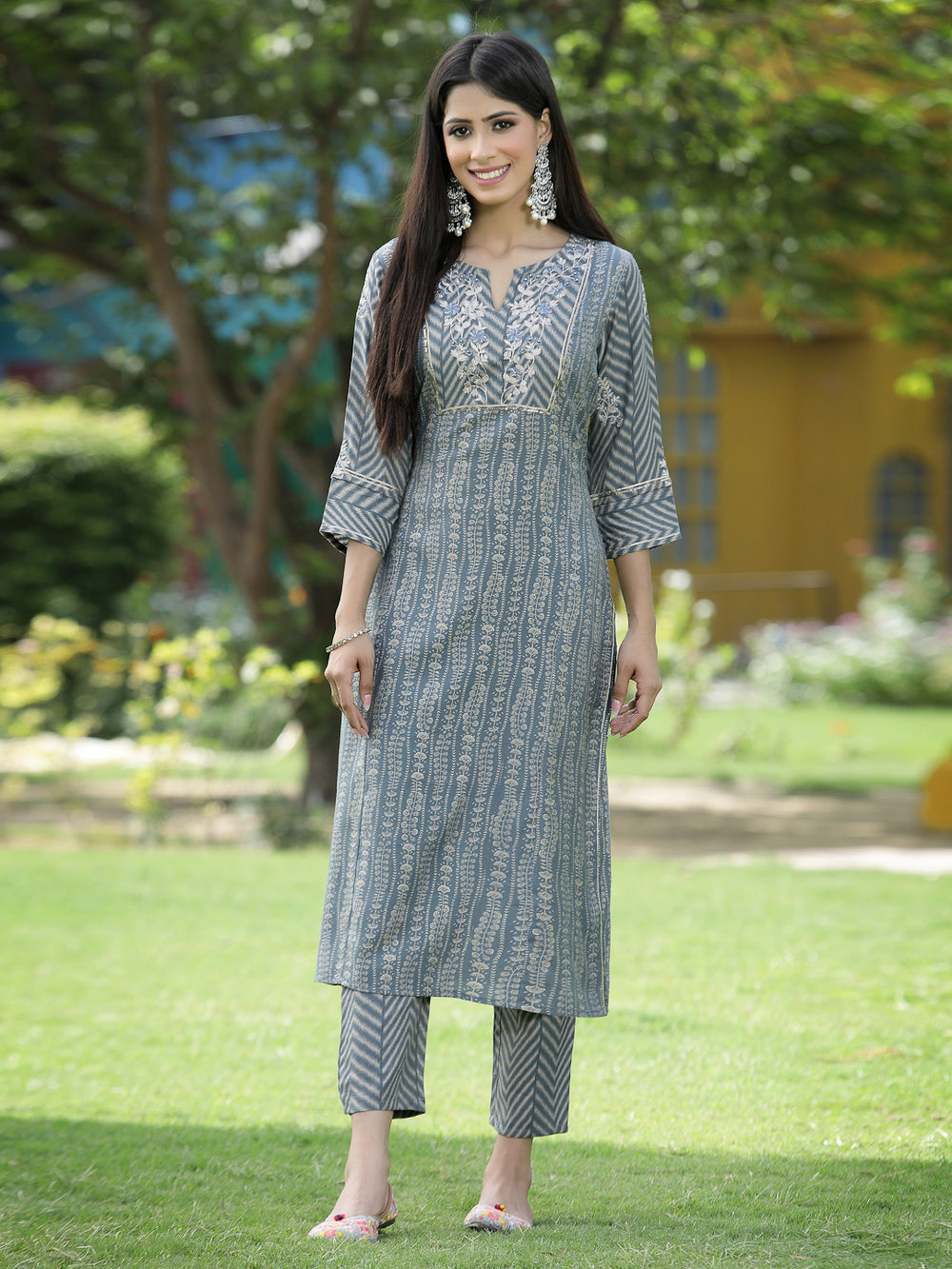 Juniper Grey Muslin Festive Printed Straight Skd For Women - Swadesiicart
