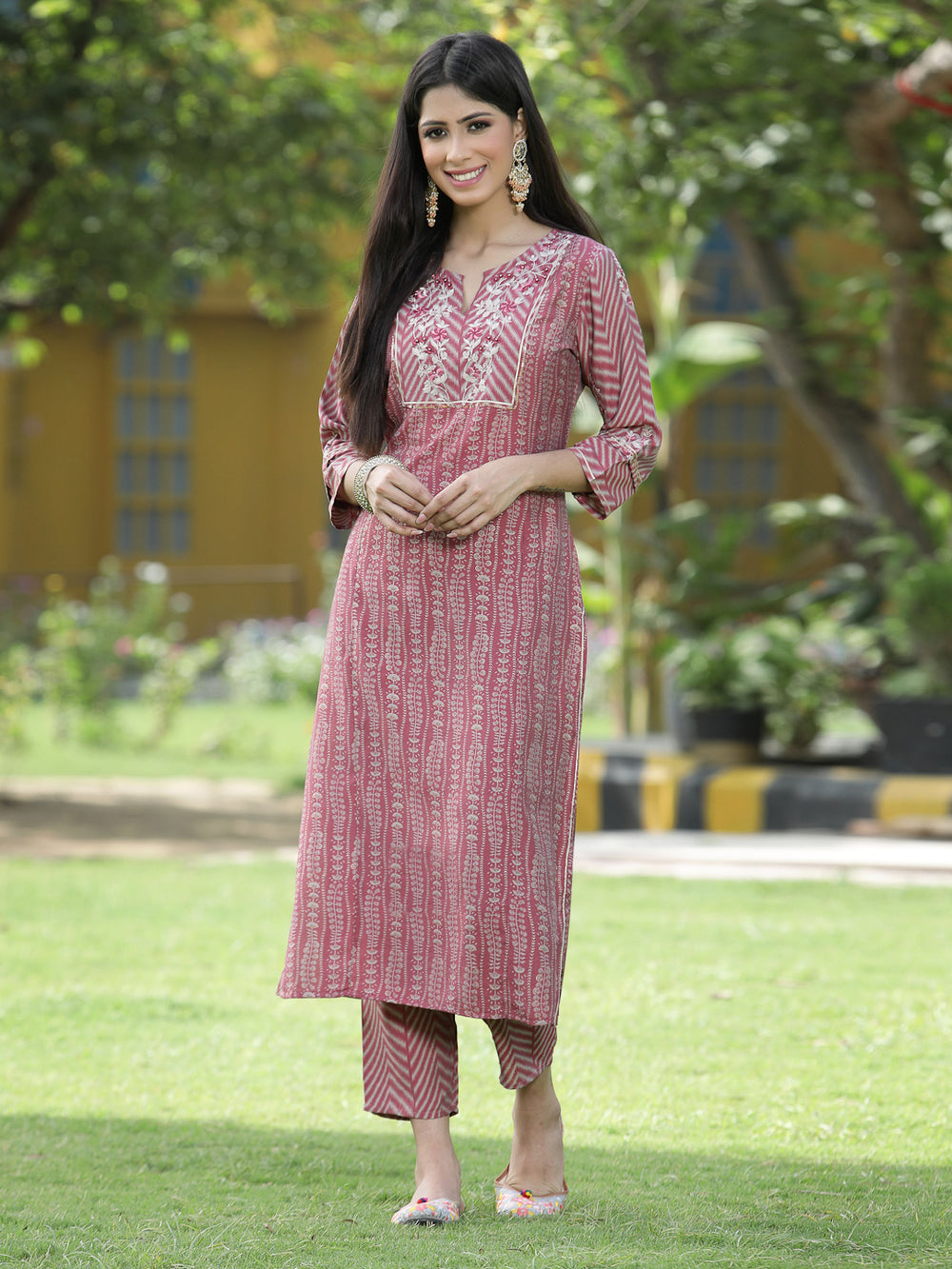 Juniper Onion Pink Muslin Festive Printed Straight Skd For Women - Swadesiicart