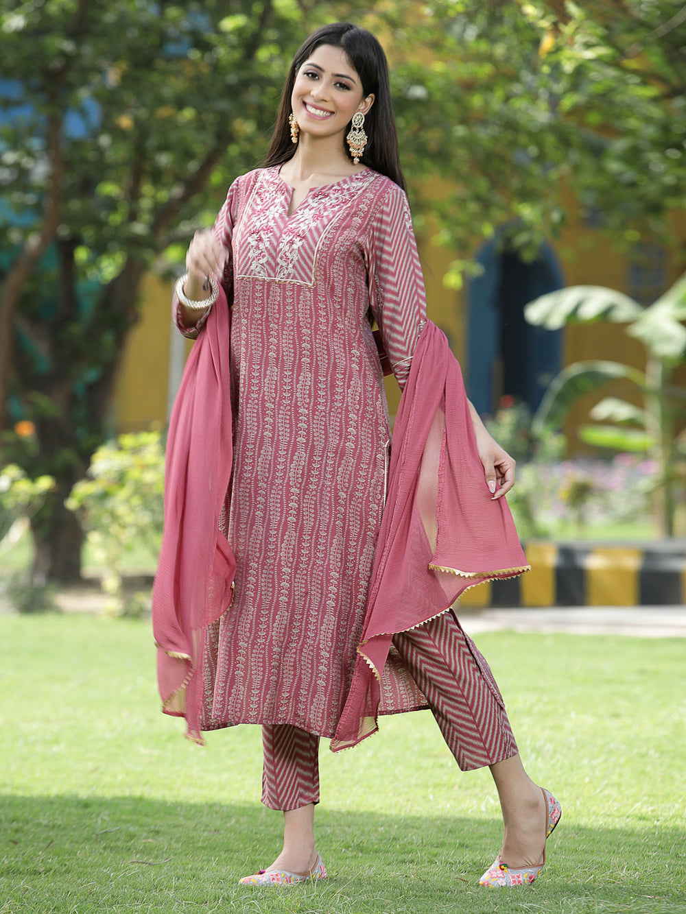 Juniper Onion Pink Muslin Festive Printed Straight Skd For Women - Swadesiicart
