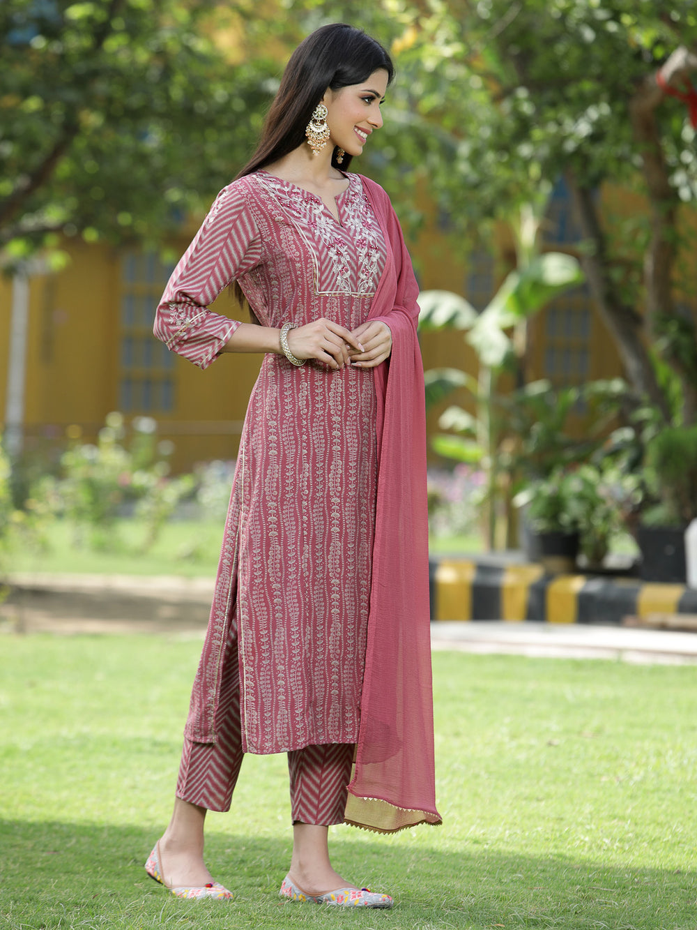 Juniper Onion Pink Muslin Festive Printed Straight Skd For Women - Swadesiicart