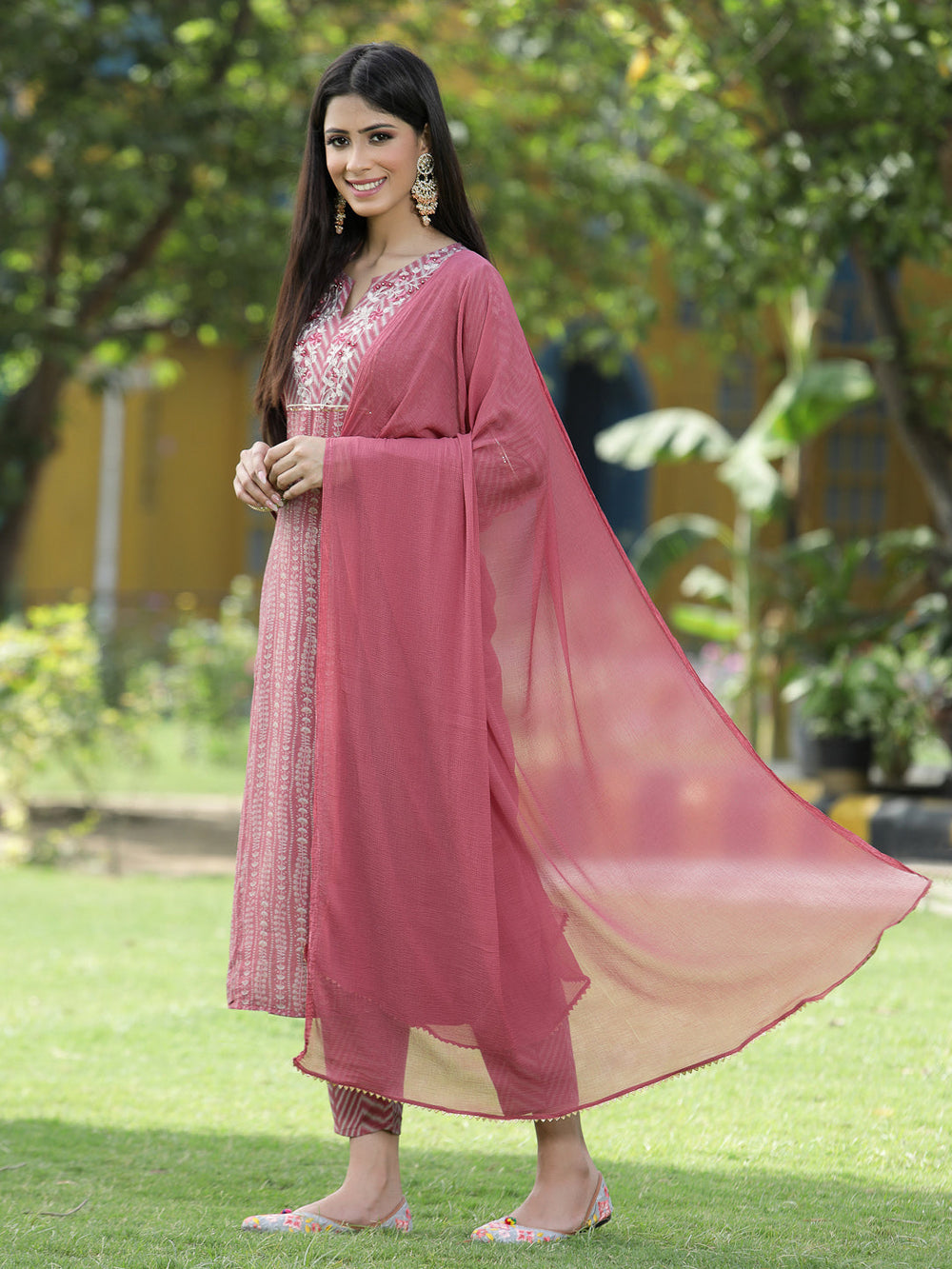 Juniper Onion Pink Muslin Festive Printed Straight Skd For Women - Swadesiicart