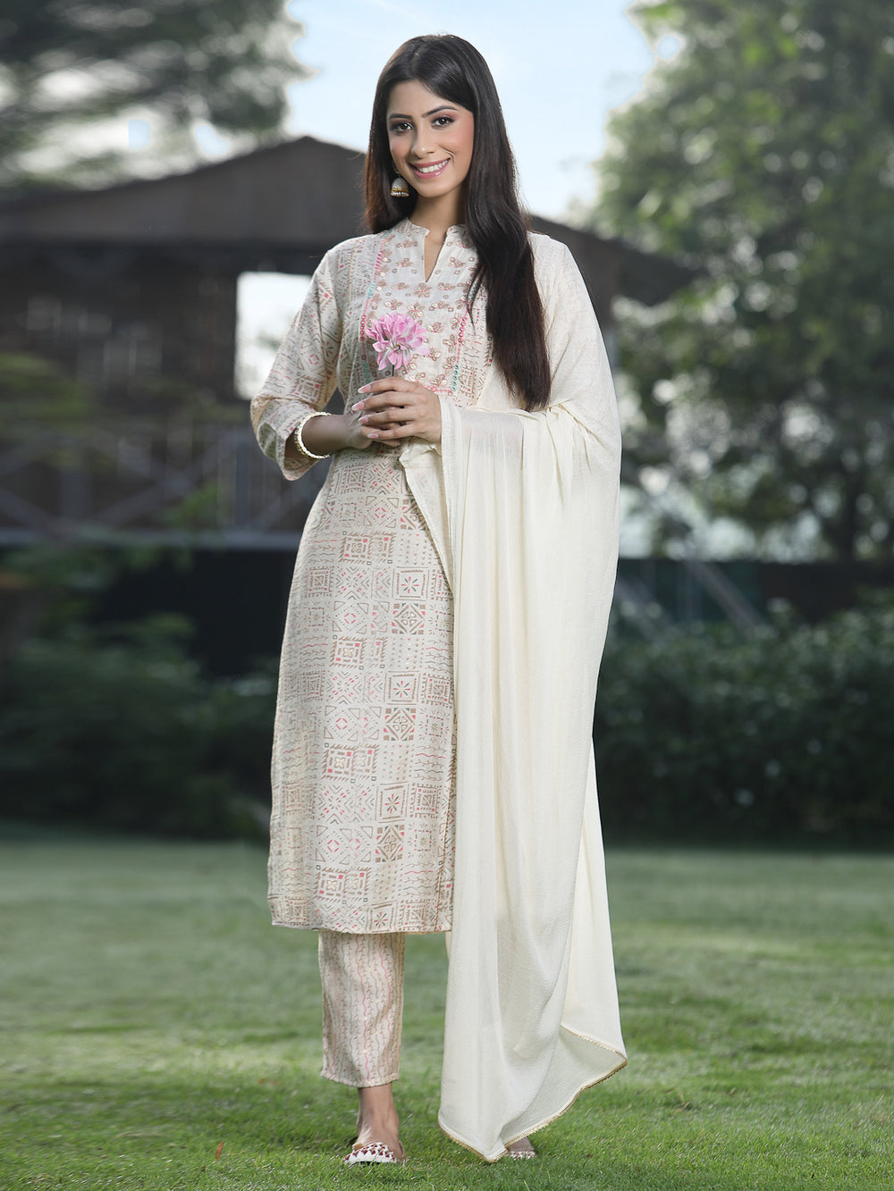 Juniper Off White Rayon Festive Printed Skd For Women - Swadesiicart