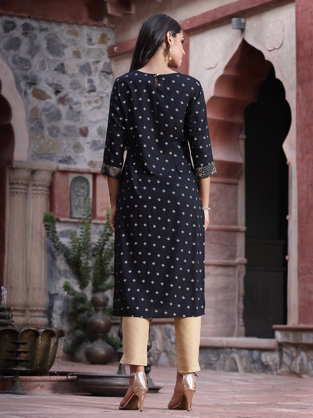 Juniper Women's Black Rayon Printed Straight Kurta - Swadesiicart