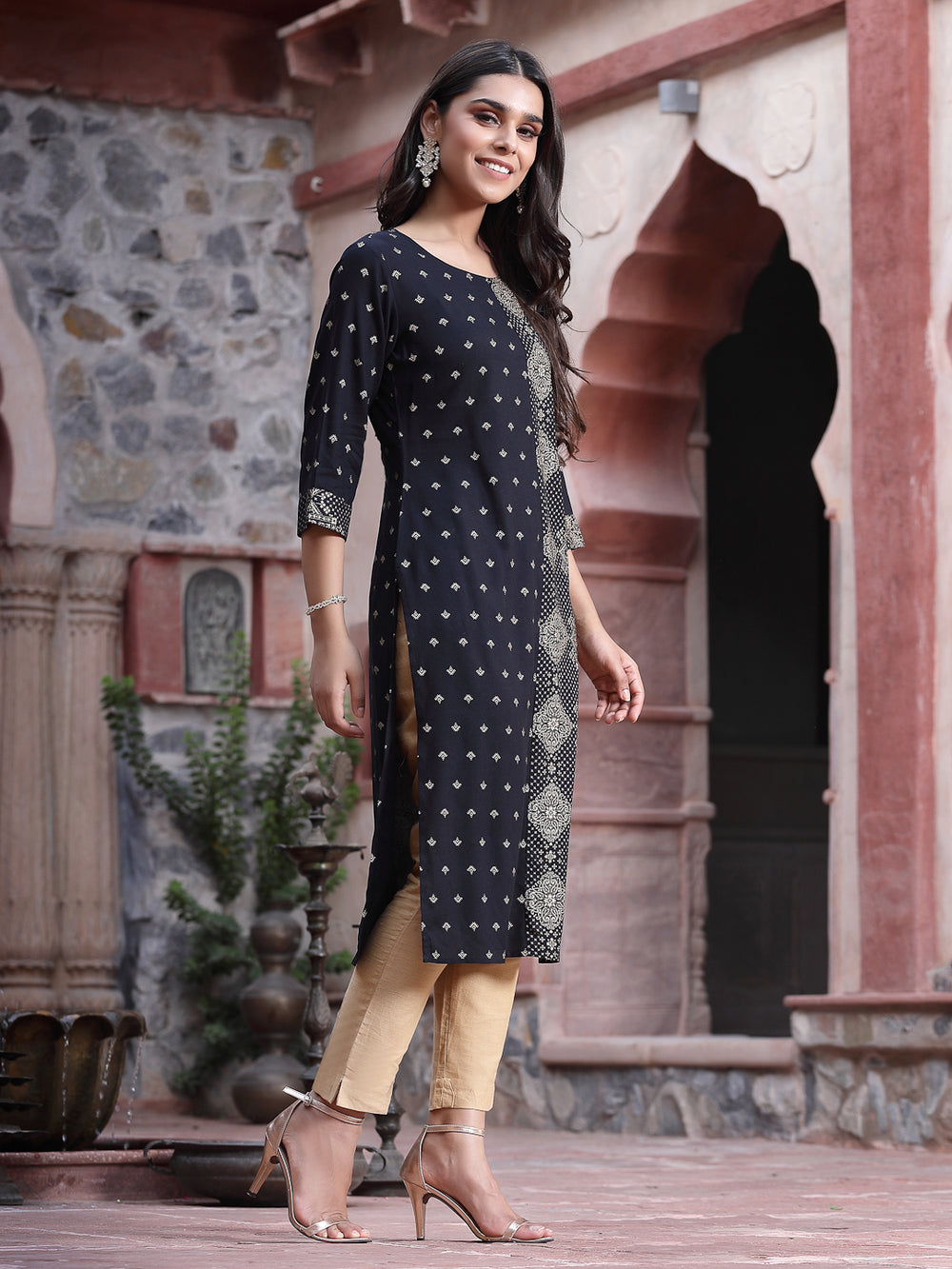 Juniper Women's Black Rayon Printed Straight Kurta - Swadesiicart