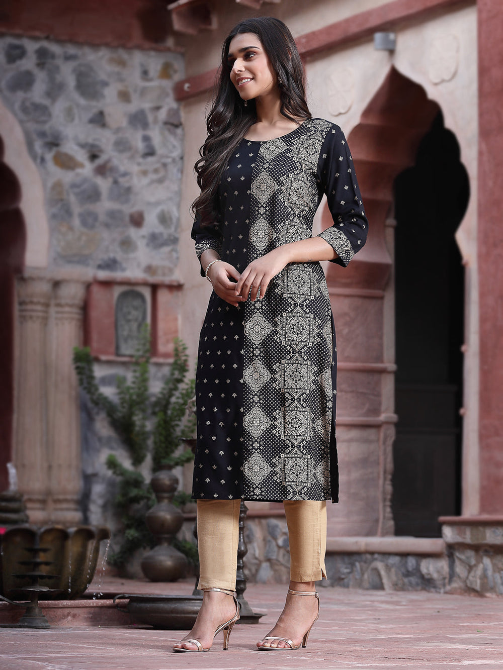 Juniper Women's Black Rayon Printed Straight Kurta - Swadesiicart