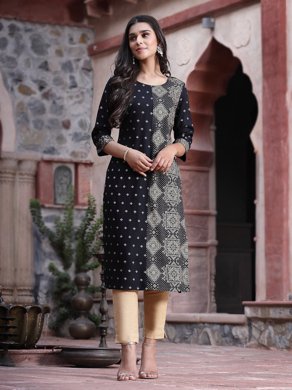 Juniper Women's Black Rayon Printed Straight Kurta - Swadesiicart