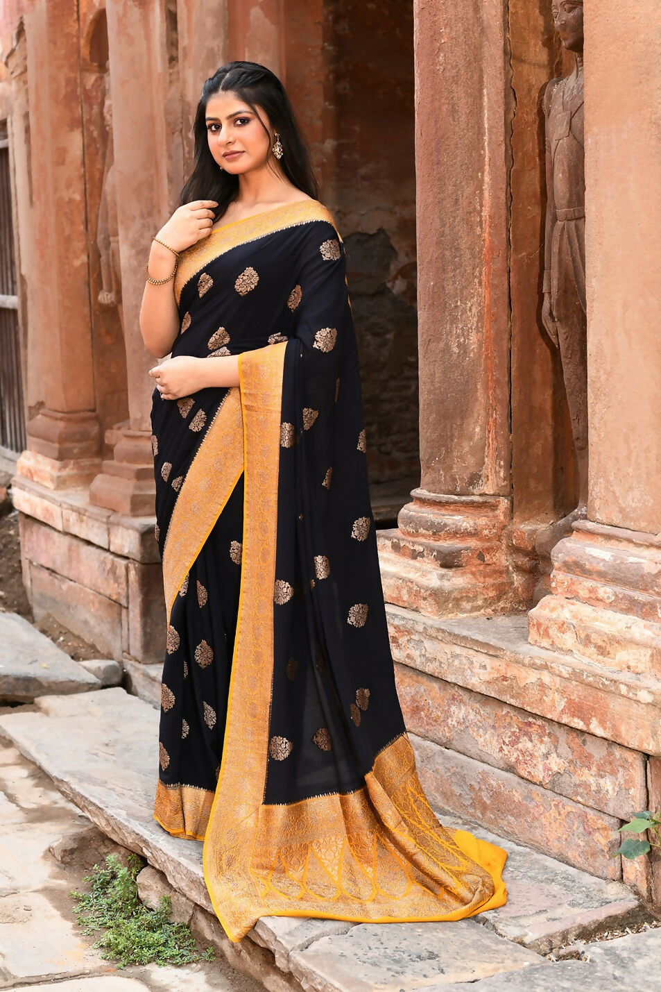 Joban Fashion Black Crepe Chiffon Pure Handloom Banarasi Silk Saree | Swadesiicart