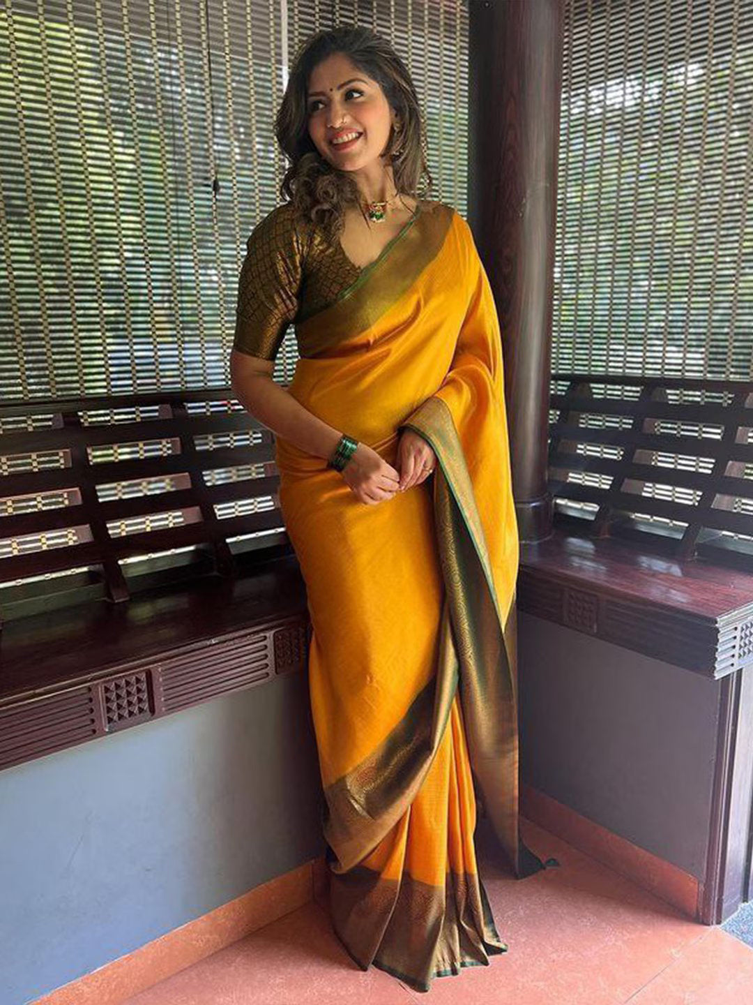 Kalini Ethnic Motif Woven Design Zari Banarasi Saree | Swadesiicart