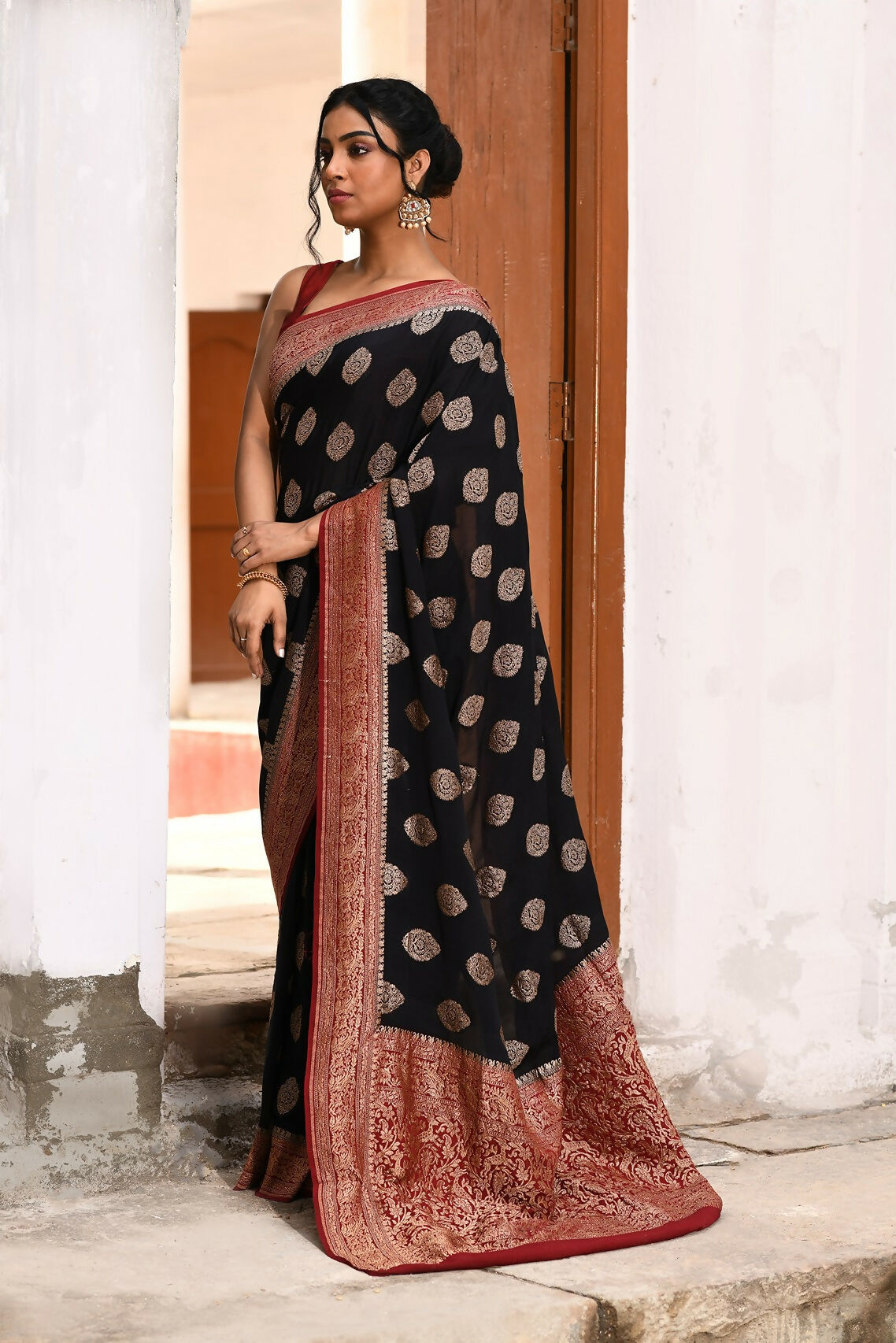 Joban Fashion Black Crepe Chiffon Pure Handloom Banarasi Silk Saree | Swadesiicart