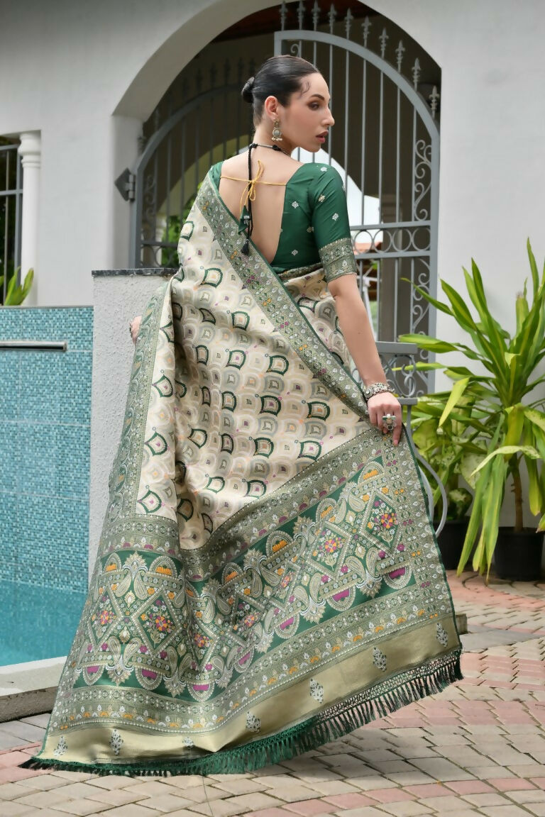 Vishnu Weaves Women's Green Banarasi Silk Patola Zari Woven Saree with Blouse - Swadesiicart