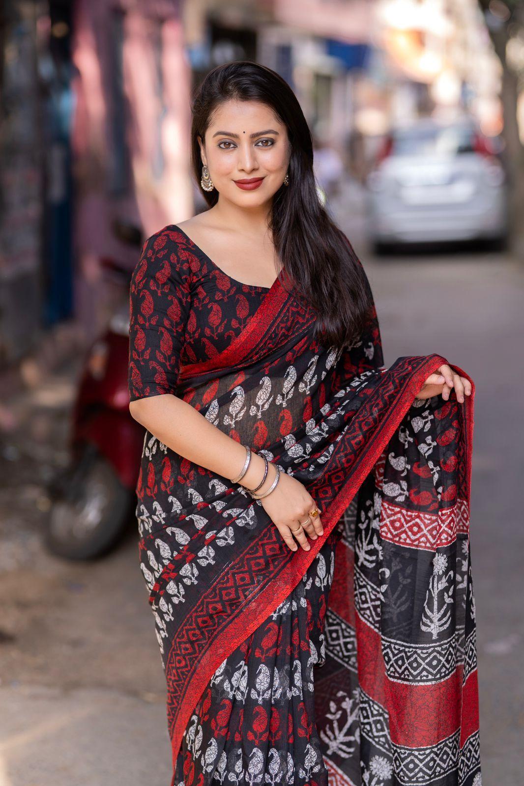Red Linen Blend Ethnic Motifs Saree with Unstitched Blouse - Hiral Fashion | Swadesiicart