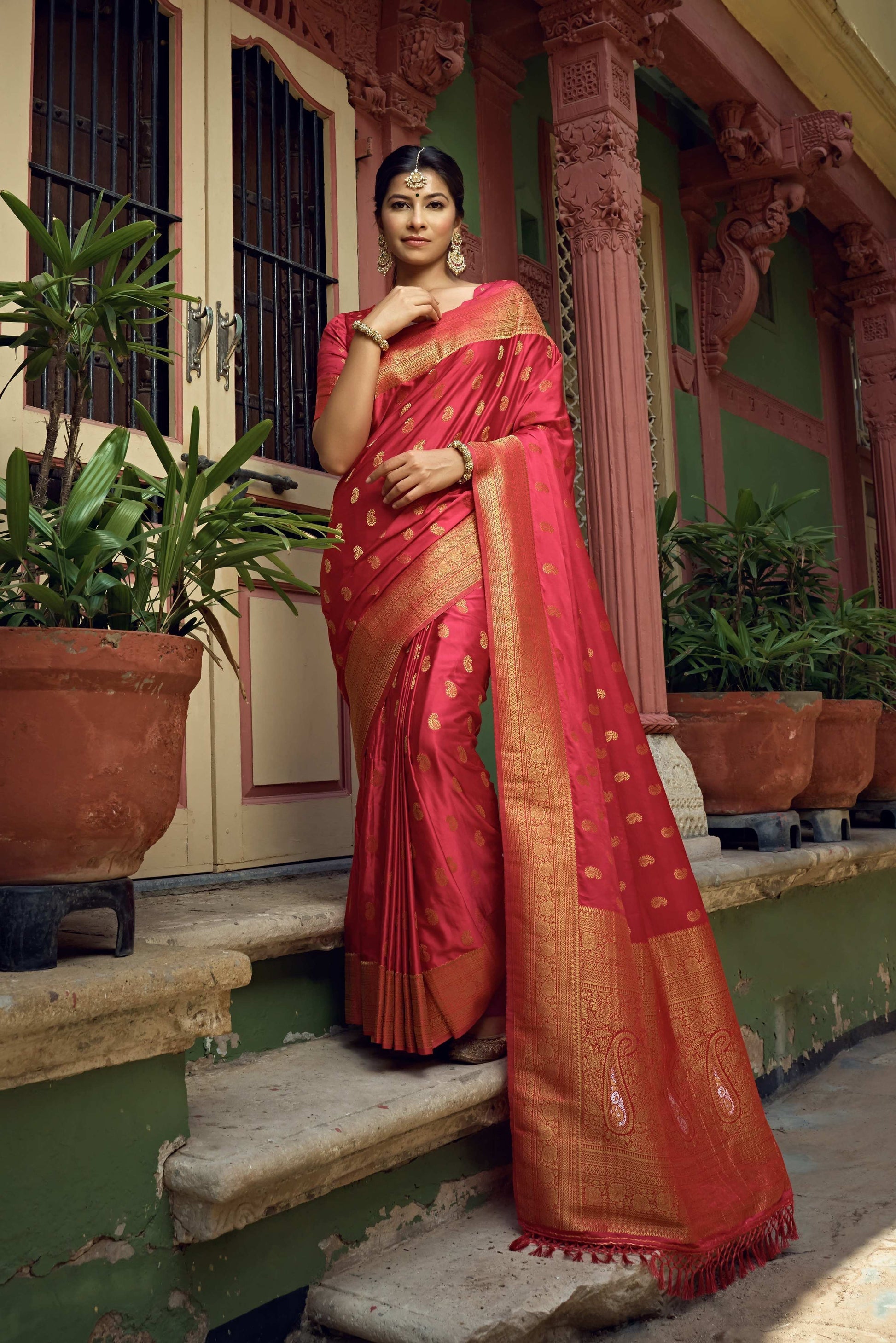 Vardha Candy Apple Red Golden Zari Banarasi Satin Silk Saree | Swadesiicart