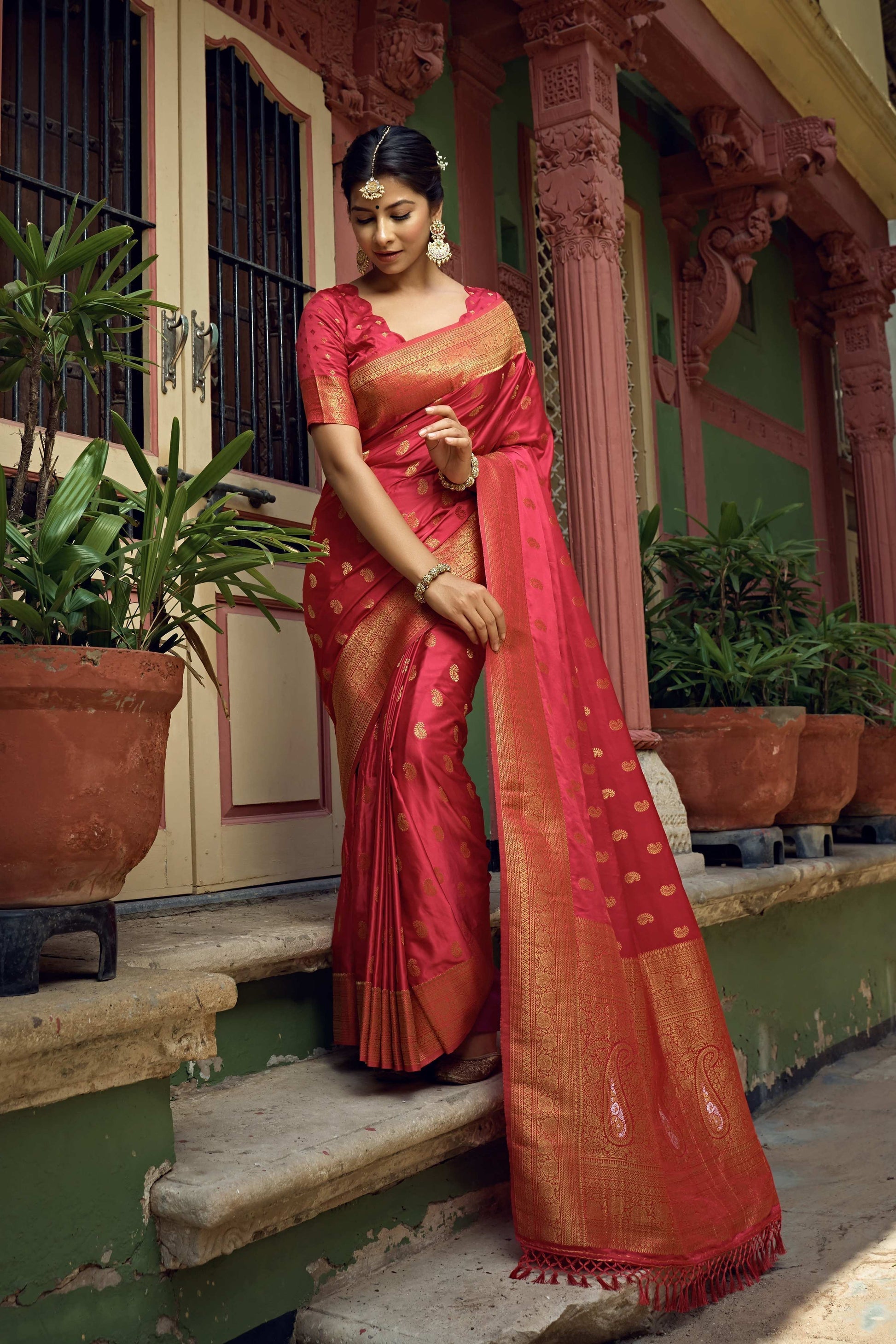 Vardha Candy Apple Red Golden Zari Banarasi Satin Silk Saree | Swadesiicart