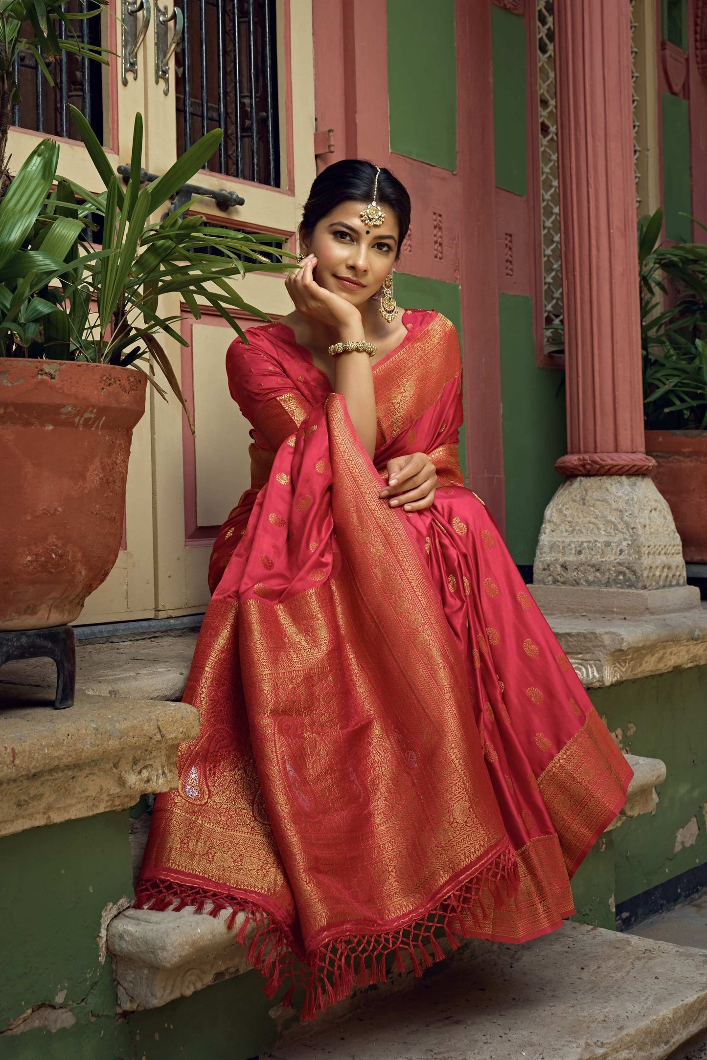 Vardha Candy Apple Red Golden Zari Banarasi Satin Silk Saree | Swadesiicart