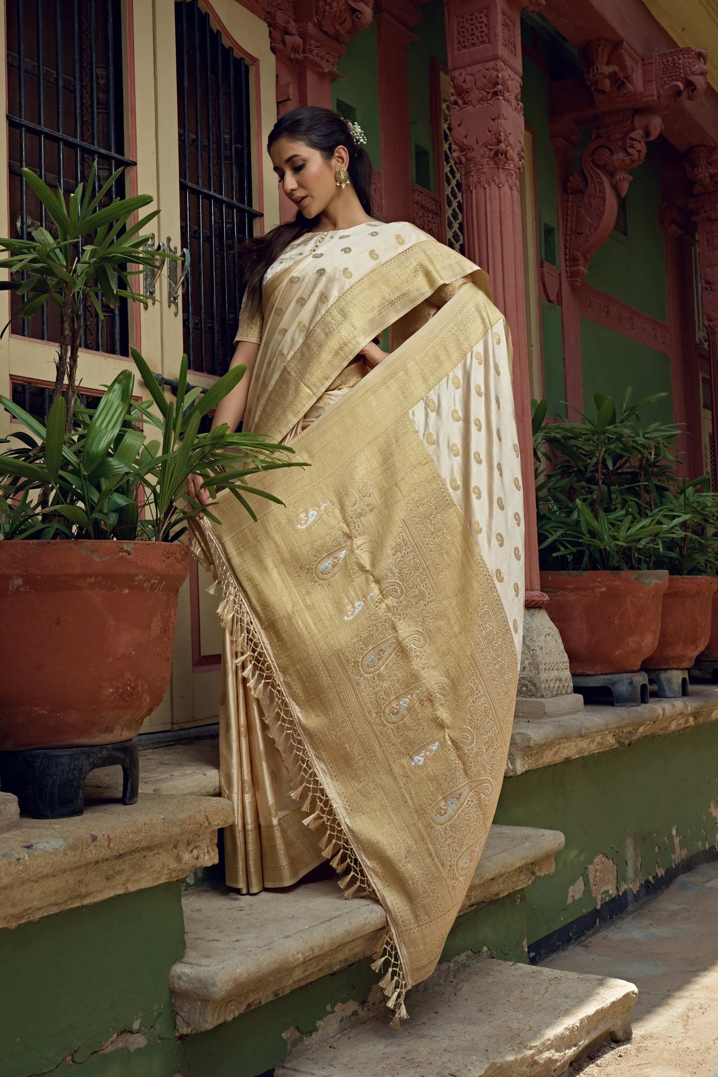 Vardha Ivory White Golden Zari Banarasi Satin Silk Saree | Swadesiicart