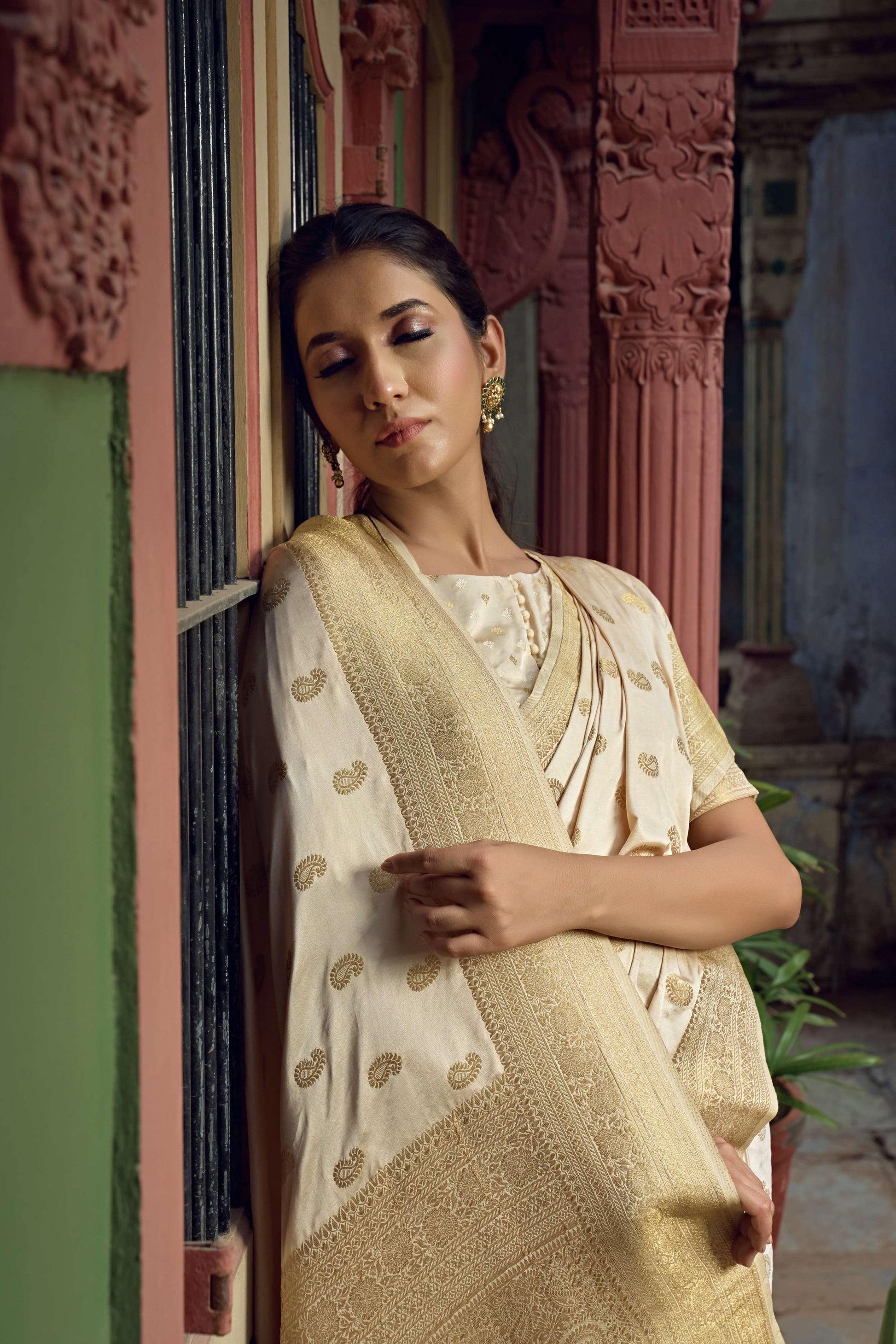 Vardha Ivory White Golden Zari Banarasi Satin Silk Saree | Swadesiicart