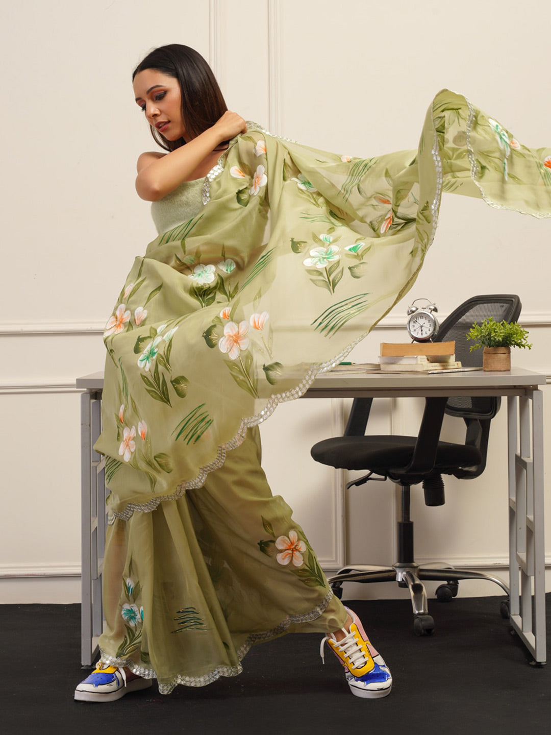 Tikhi Imli Floral Printed Organza Saree | Swadesiicart