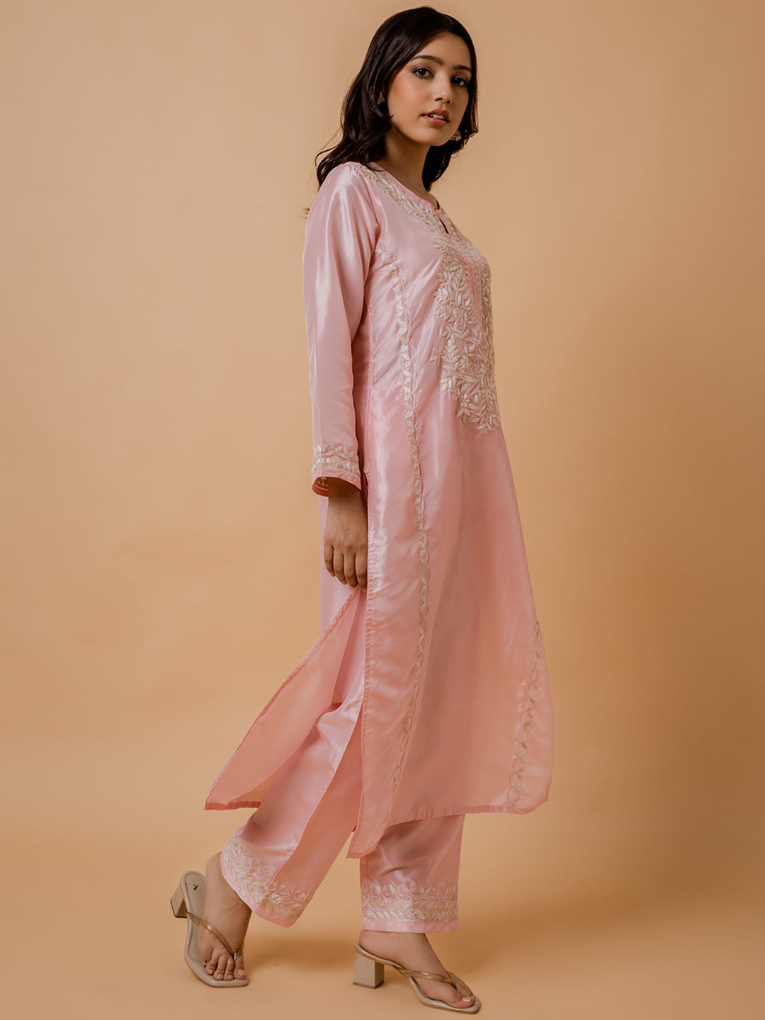 HOUSE OF KARI Floral Embroidered Silk Chikankari Kurta | Swadesiicart