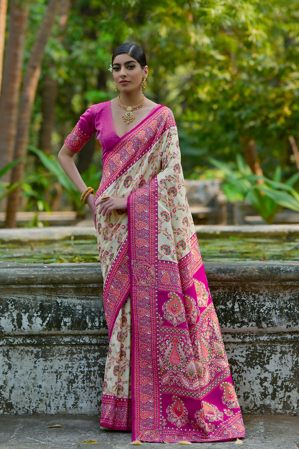 Vishnu Weaves Women's Cream Pashmina Silk Thread Woven Saree with Blouse - Swadesiicart