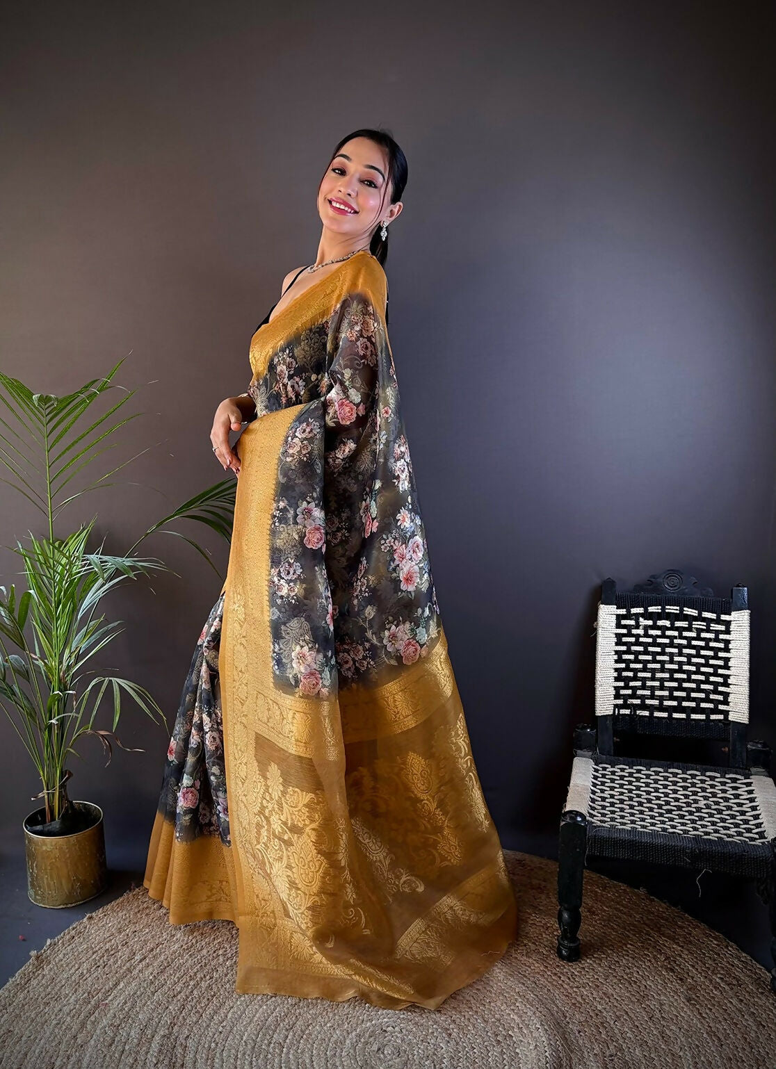Joban Fashion Gold Floral Motifs Banarasi Silk Sarees | Swadesiicart