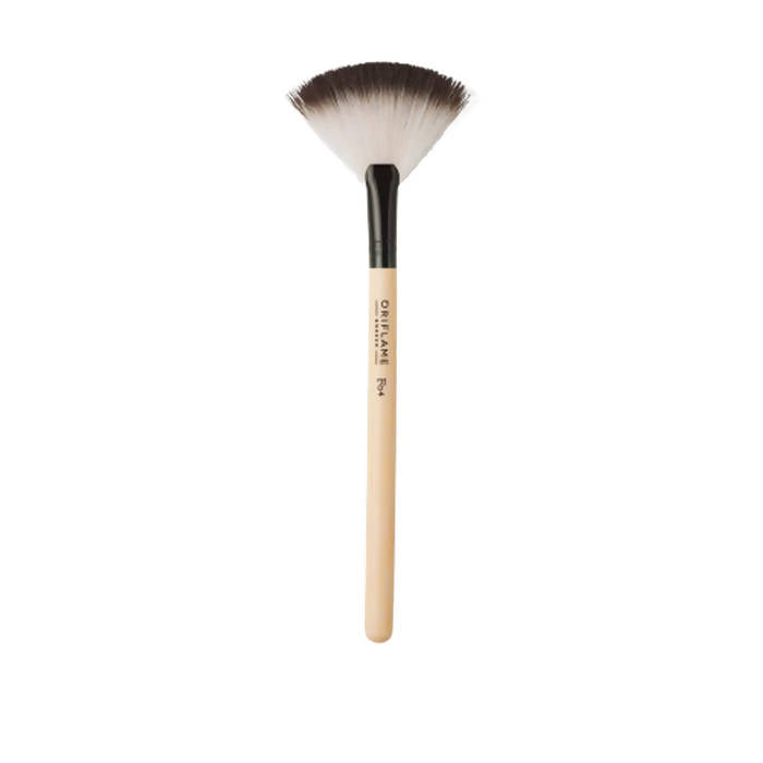 Oriflame Precision Fan Powder Brush - Swadesiicart