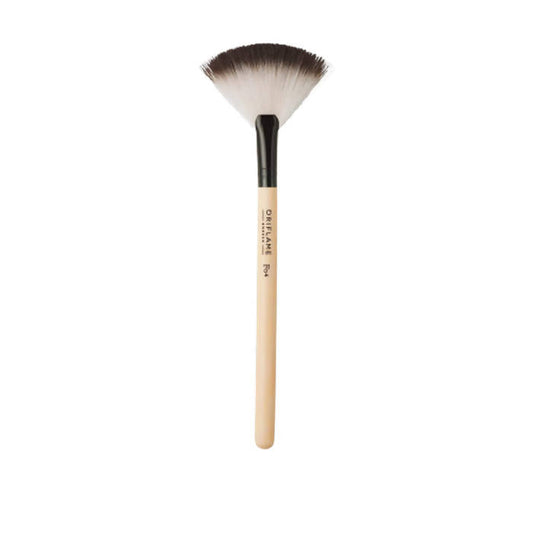 Oriflame Precision Fan Powder Brush - Swadesiicart