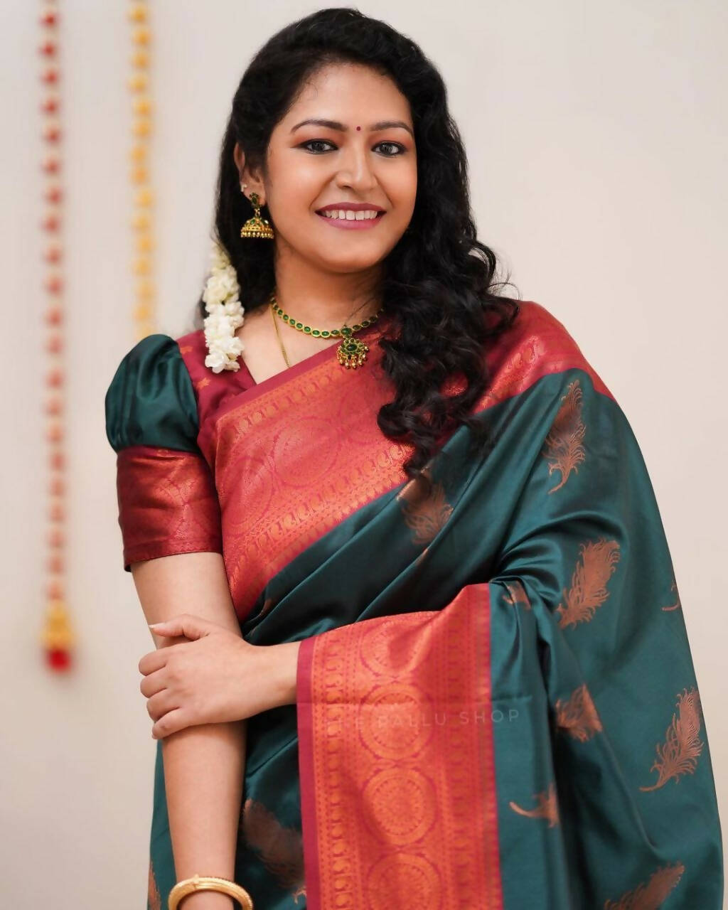DEIANA'S Beautiful Designer Golden zari Soft Lichi Silk Saree - Teal - Swadesiicart