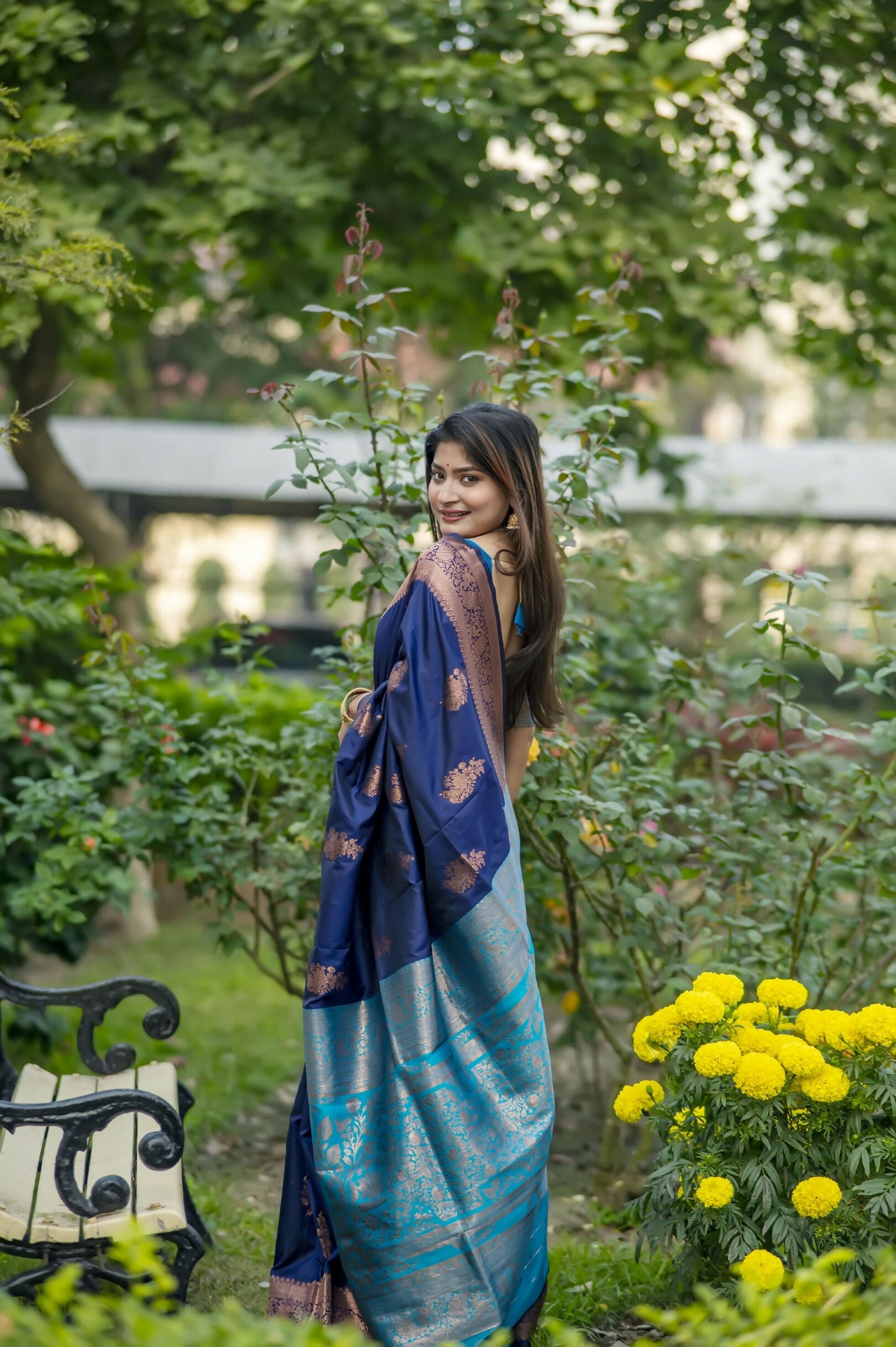 Vishnu Weaves Women's Navy Banarasi Silk Saree with Blouse - Swadesiicart