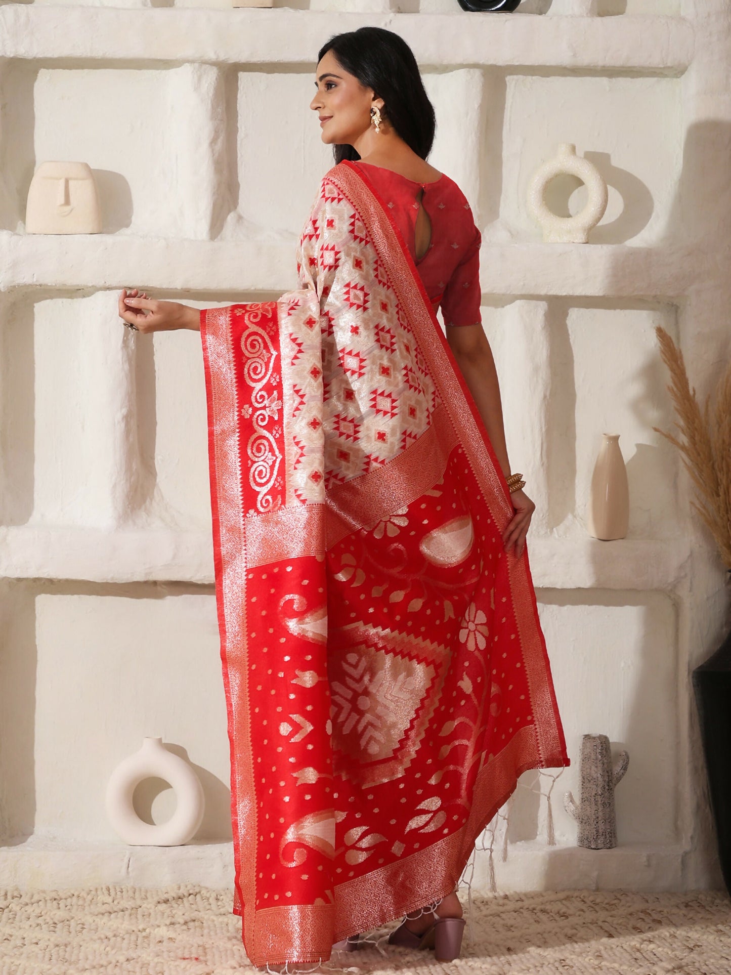 Shree Shyam Fashion Linen Cotton Red & White Saree