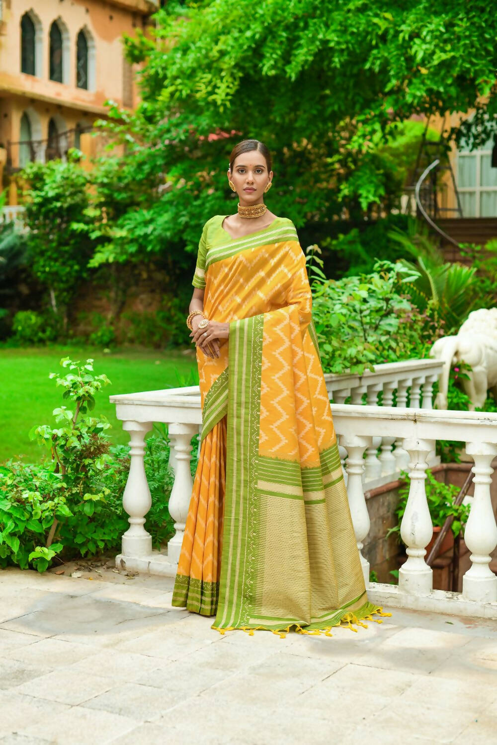 Vishnu Weaves Women's Yellow Handloom Raw Silk Zari Woven Saree with Blouse - Swadesiicart