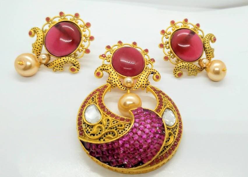 Pink Matt Finish Pendant Set | Swadesiicart