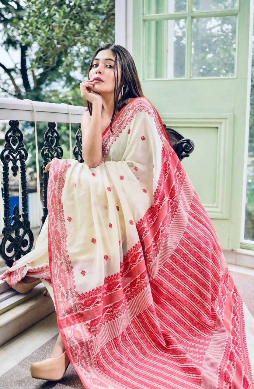 Exclusive Collection White Red Most Trending Beautiful Pure Cotton Handloom Saree - Swadesiicart