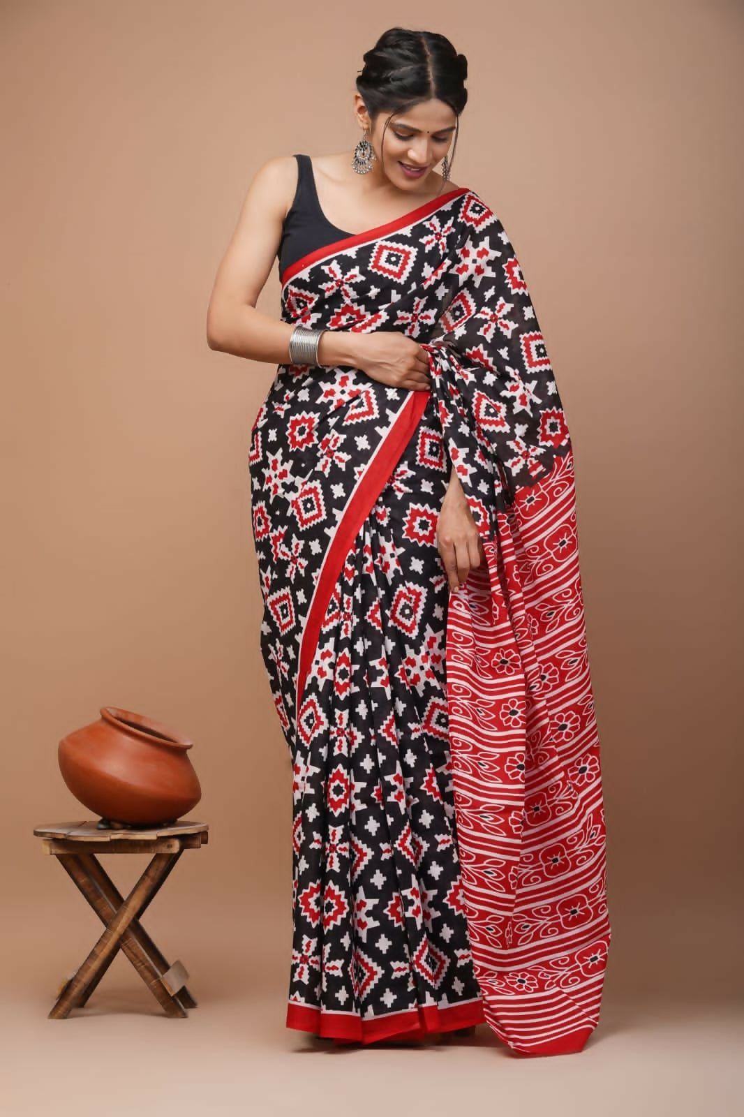 Exclusive Collection Black Red White Beautiful Mulmul Cotton Saree - Swadesiicart