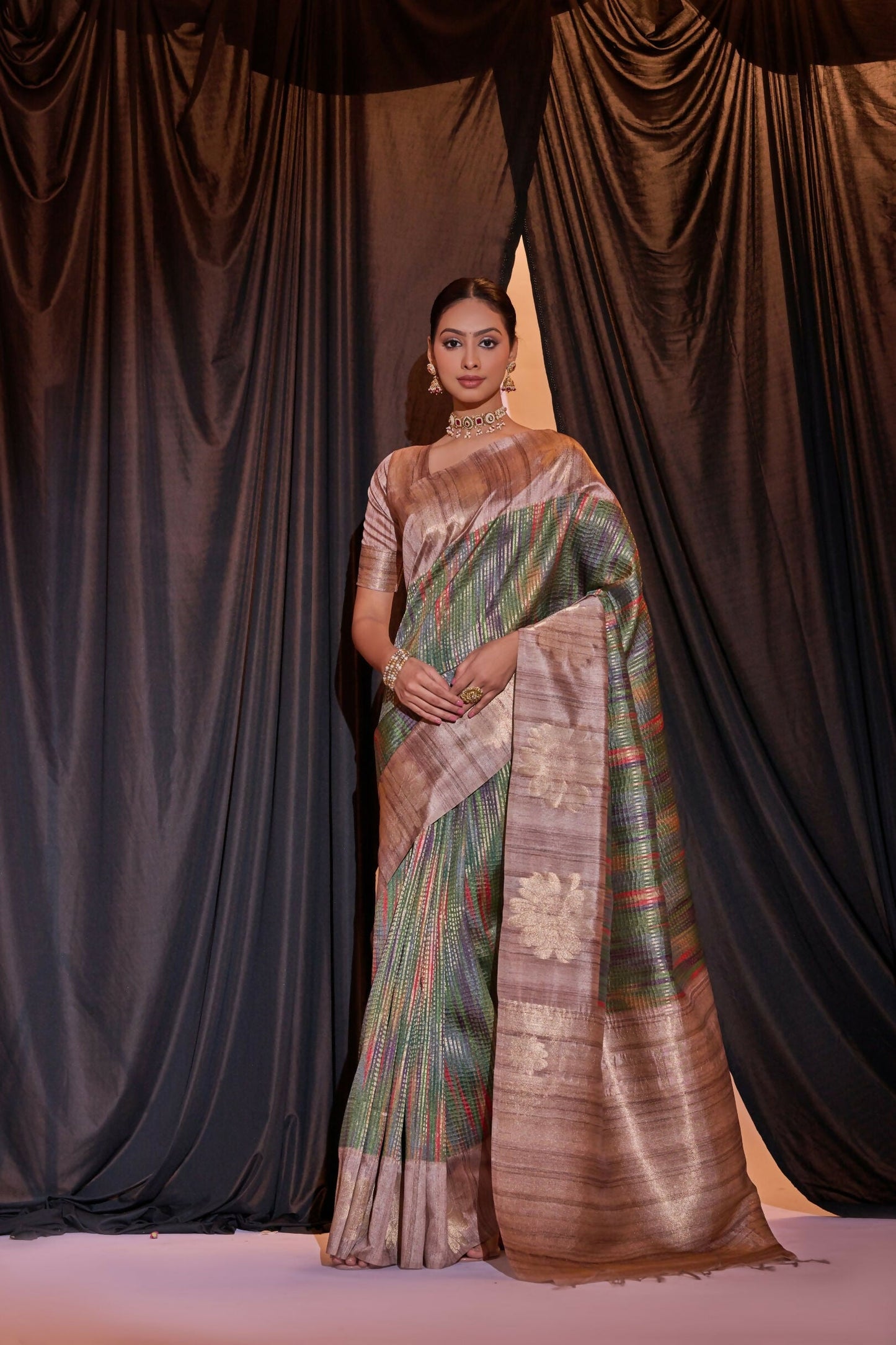Vishnu Weaves Women's Green Tussar Silk Zari Woven Saree with Blouse - Swadesiicart