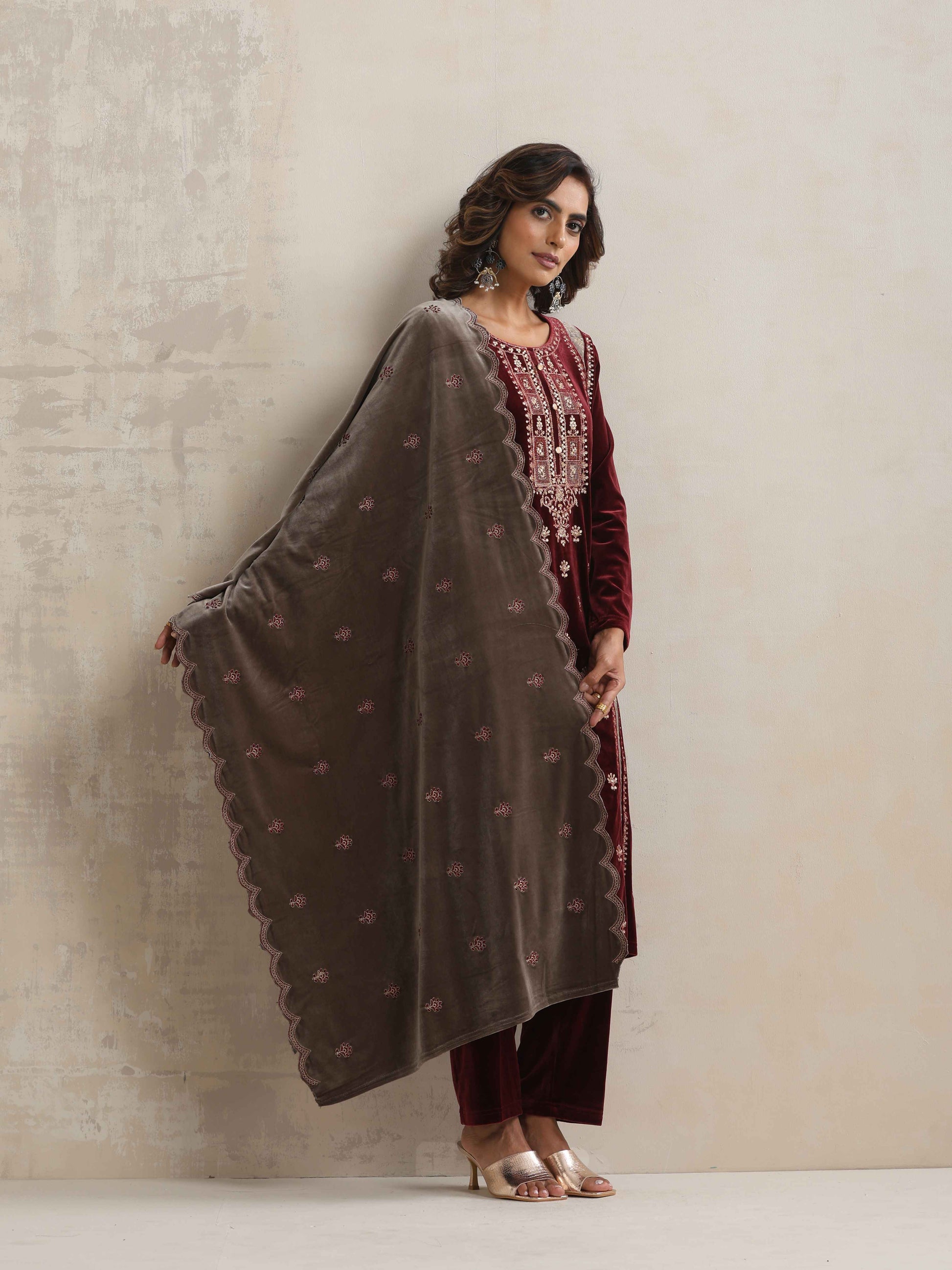 trueBrowns Maroon Velvet Embroidered Kurta Pant Dupatta Set | Swadesiicart