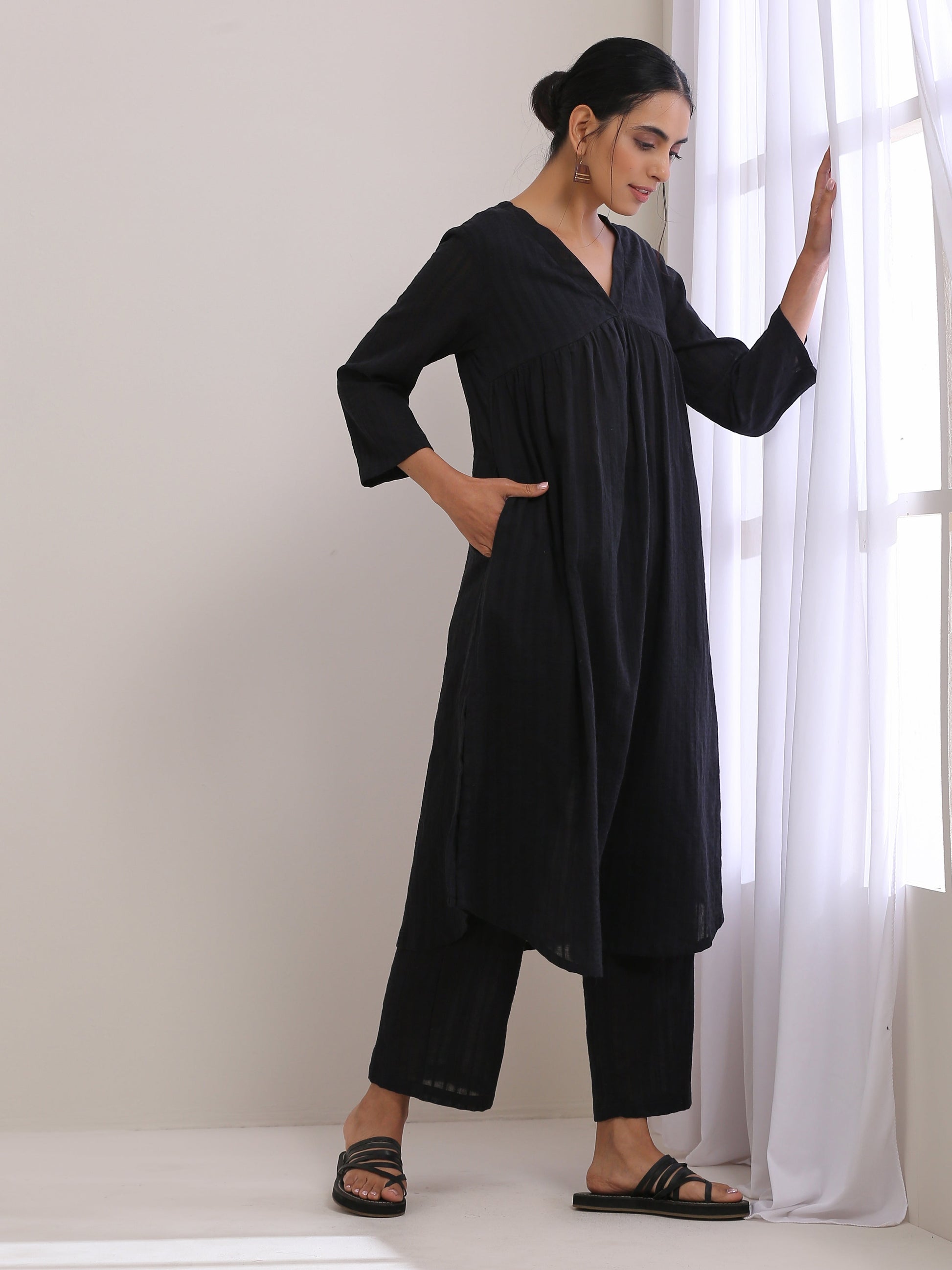 trueBrowns Black Dobby Flared Slit Kurta Pant Set | Swadesiicart