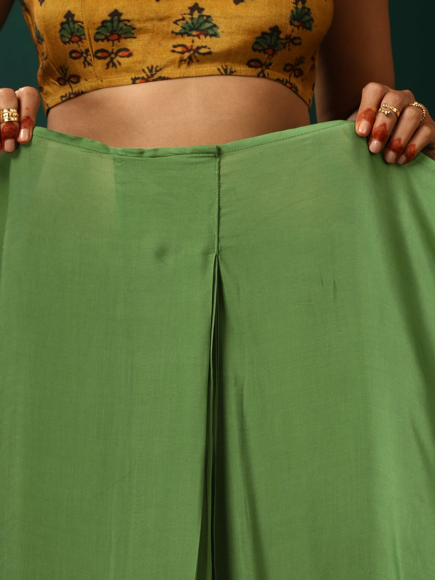 trueBrowns Green Muslin Silk Ready to Wear Saree | Swadesiicart