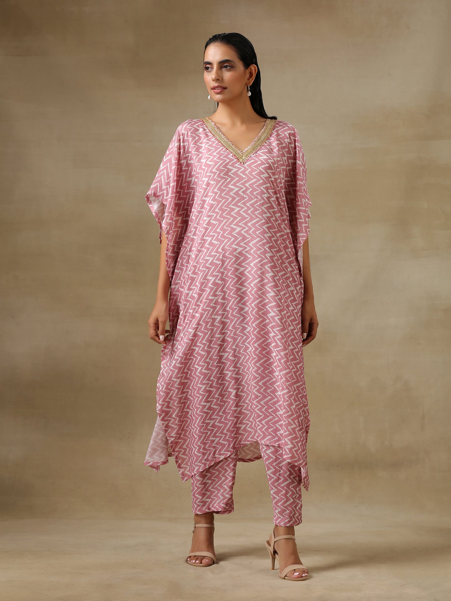 trueBrowns Light Mauve Bandhani Printed Silk Kaftan Kurta Pant Set | Swadesiicart