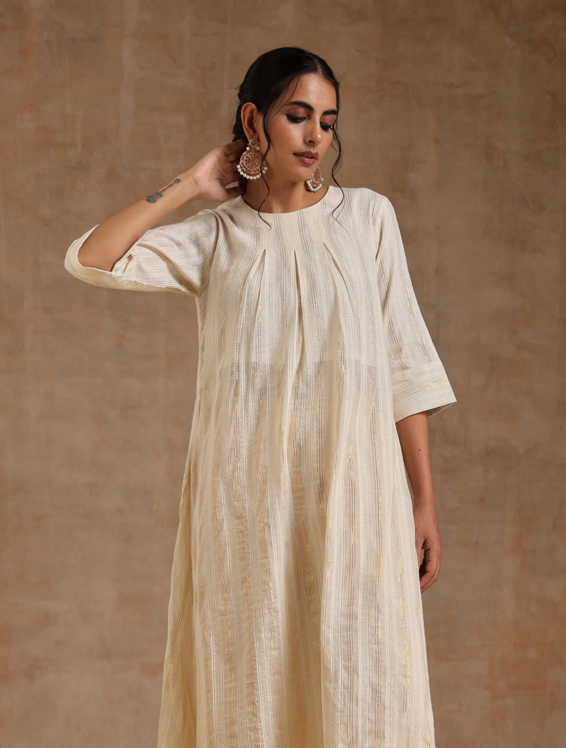 trueBrowns Ivory Gold Cotton Neck Pleat Kurta Set | Swadesiicart